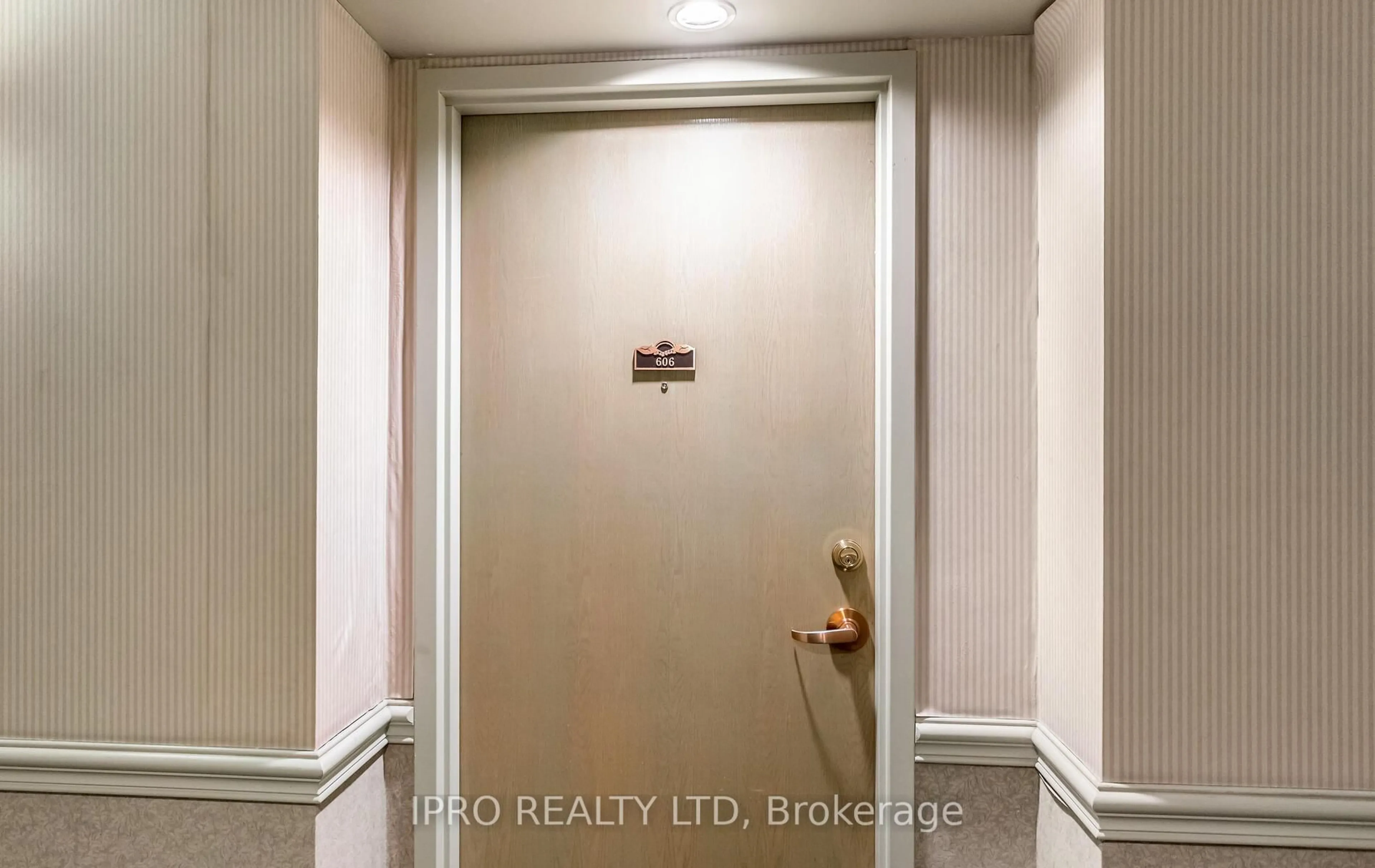 Indoor entryway for 10 Dayspring Circ #606, Brampton Ontario L6P 1B9