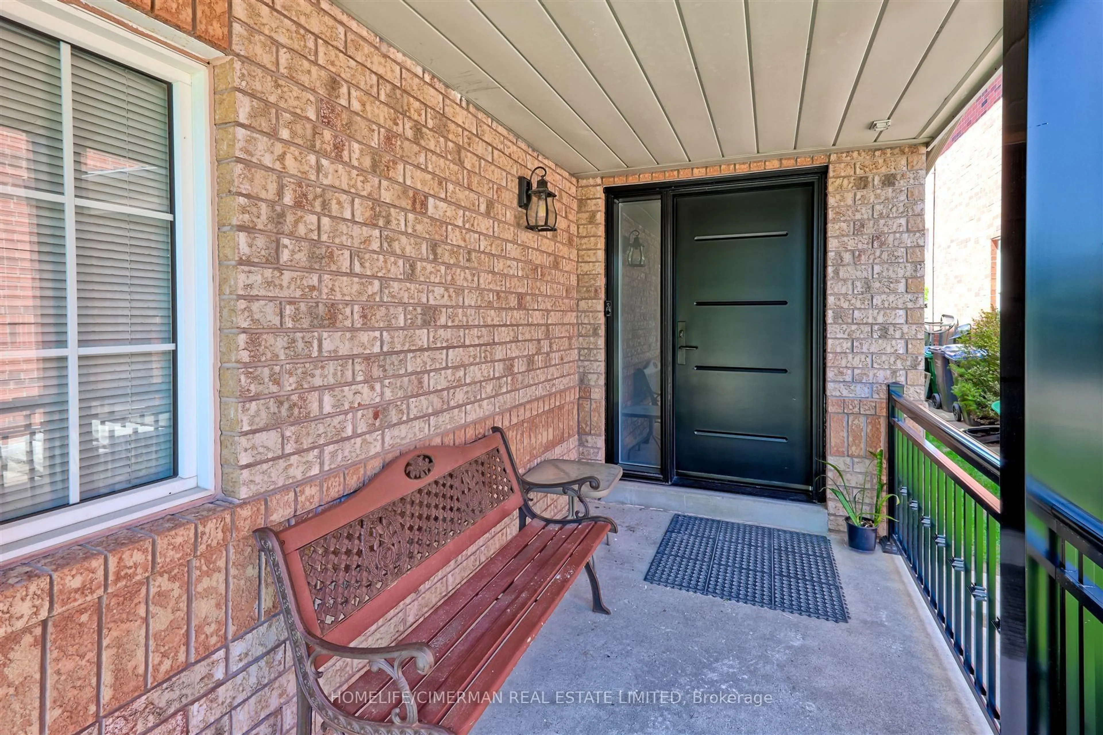 Indoor entryway for 887 Golden Farmer Way, Mississauga Ontario L5W 1A8