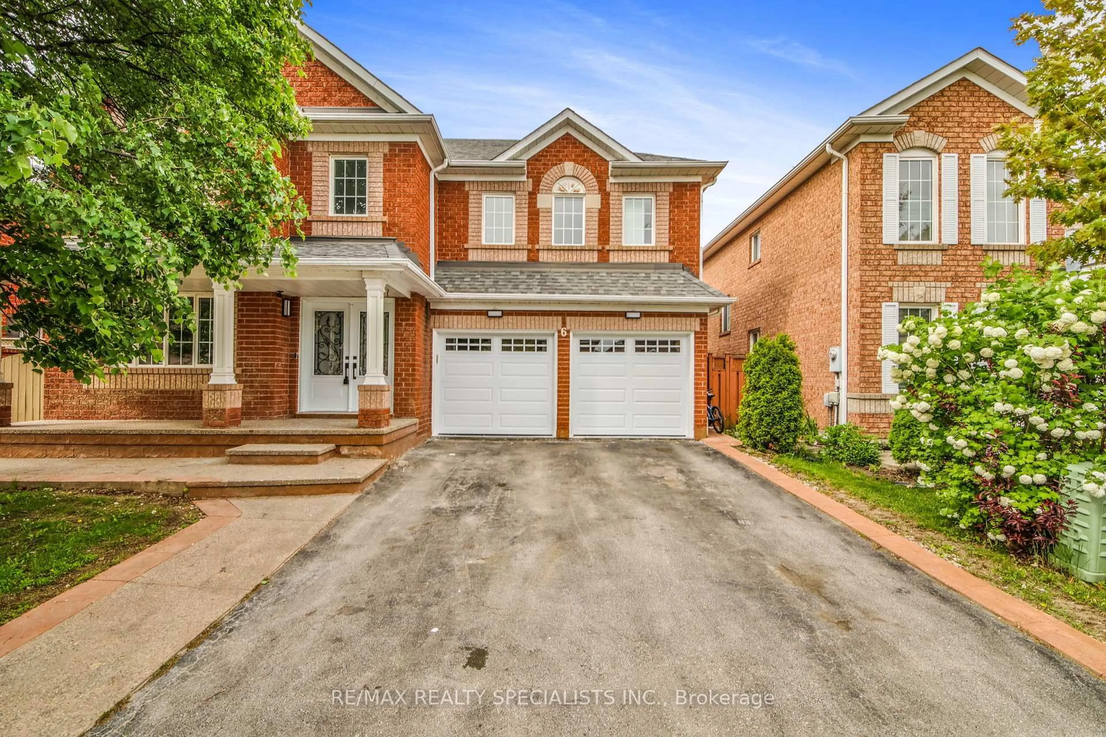 Home with brick exterior material, street for 6 Meadow Glade Rd, Brampton Ontario L6R 1Z7