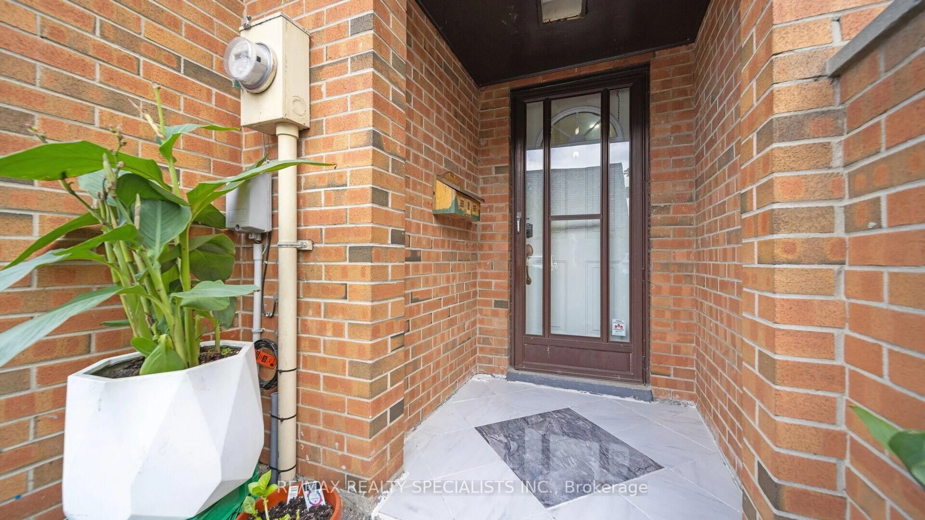 Indoor entryway for 31 Briar Path, Brampton Ontario L6T 2A3