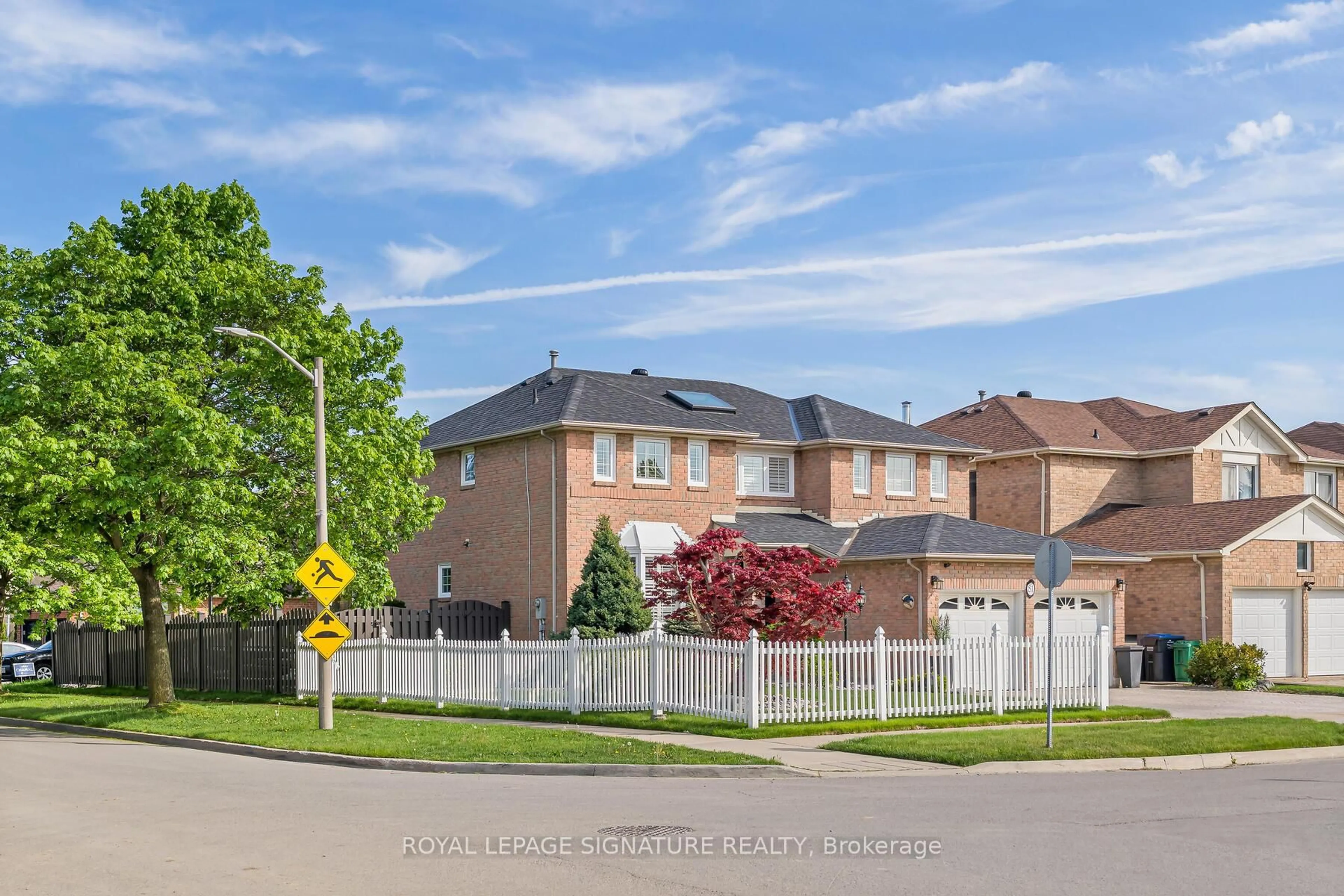 A pic from outside/outdoor area/front of a property/back of a property/a pic from drone, street for 81 Parkside Dr, Brampton Ontario L6Y 3A2