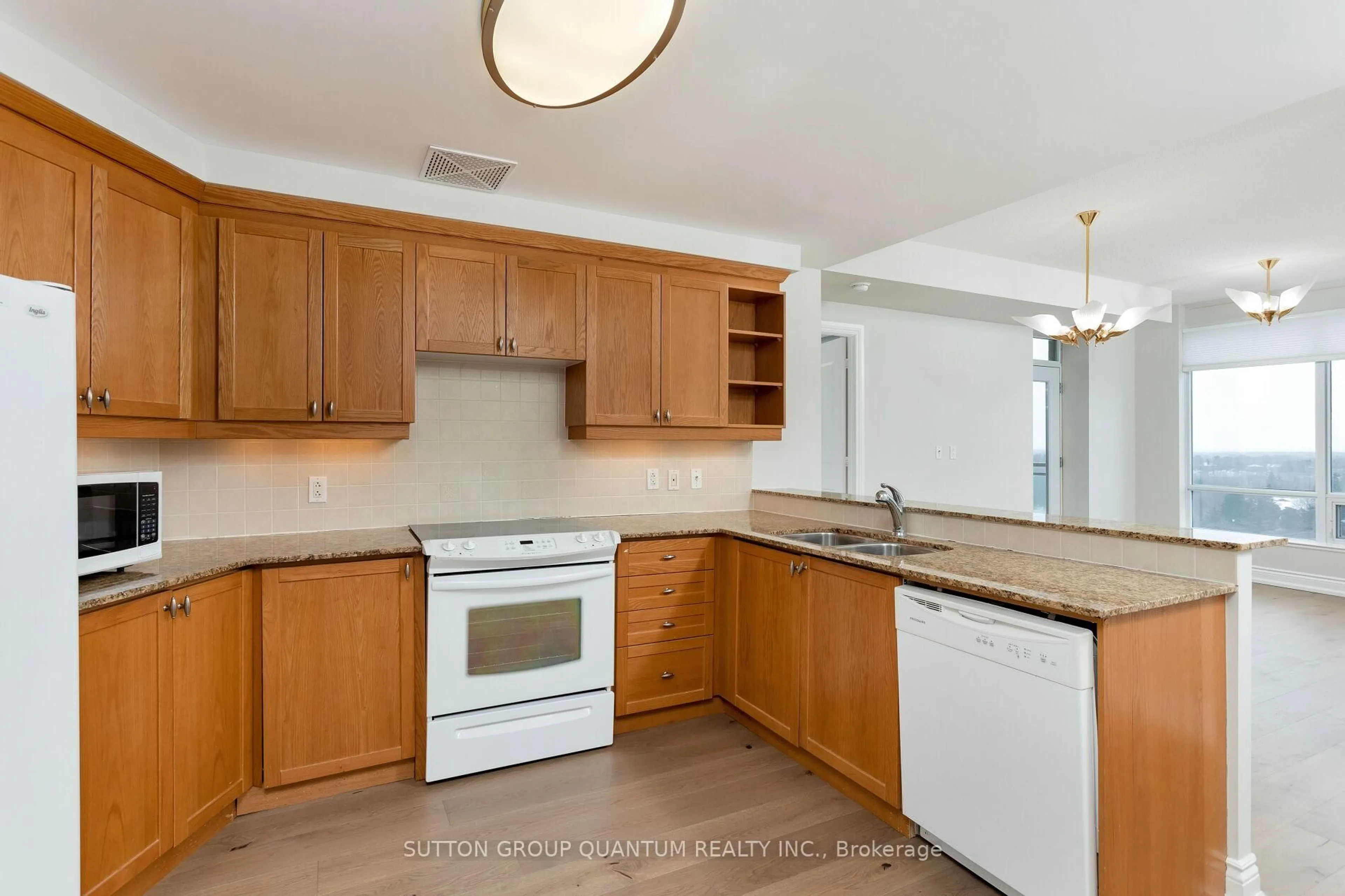 Standard kitchen, unknown for 1665 The Collegeway #1607, Mississauga Ontario L5L 0A9