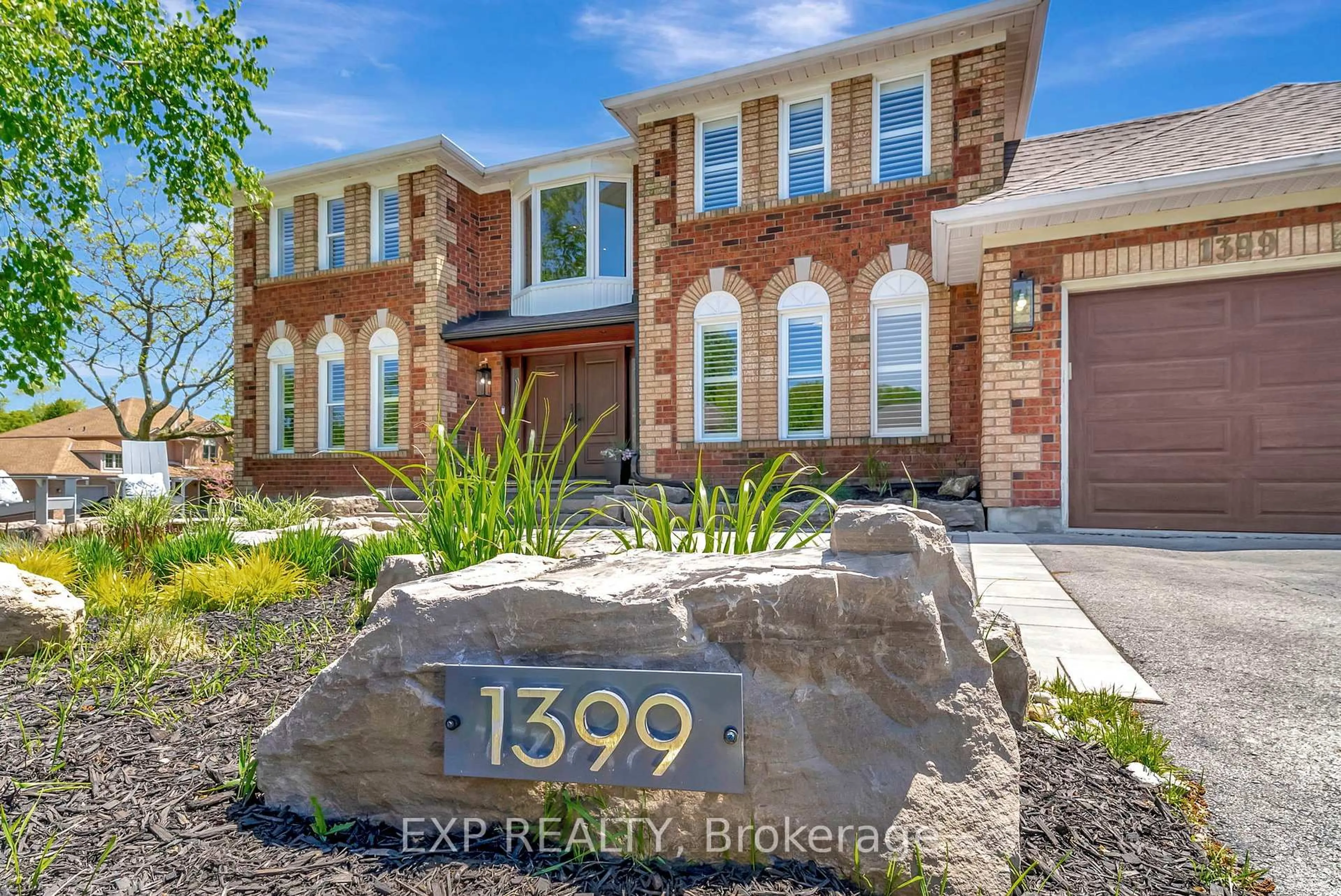 Home with brick exterior material, street for 1399 Winterberry Dr, Burlington Ontario L7P 4T3
