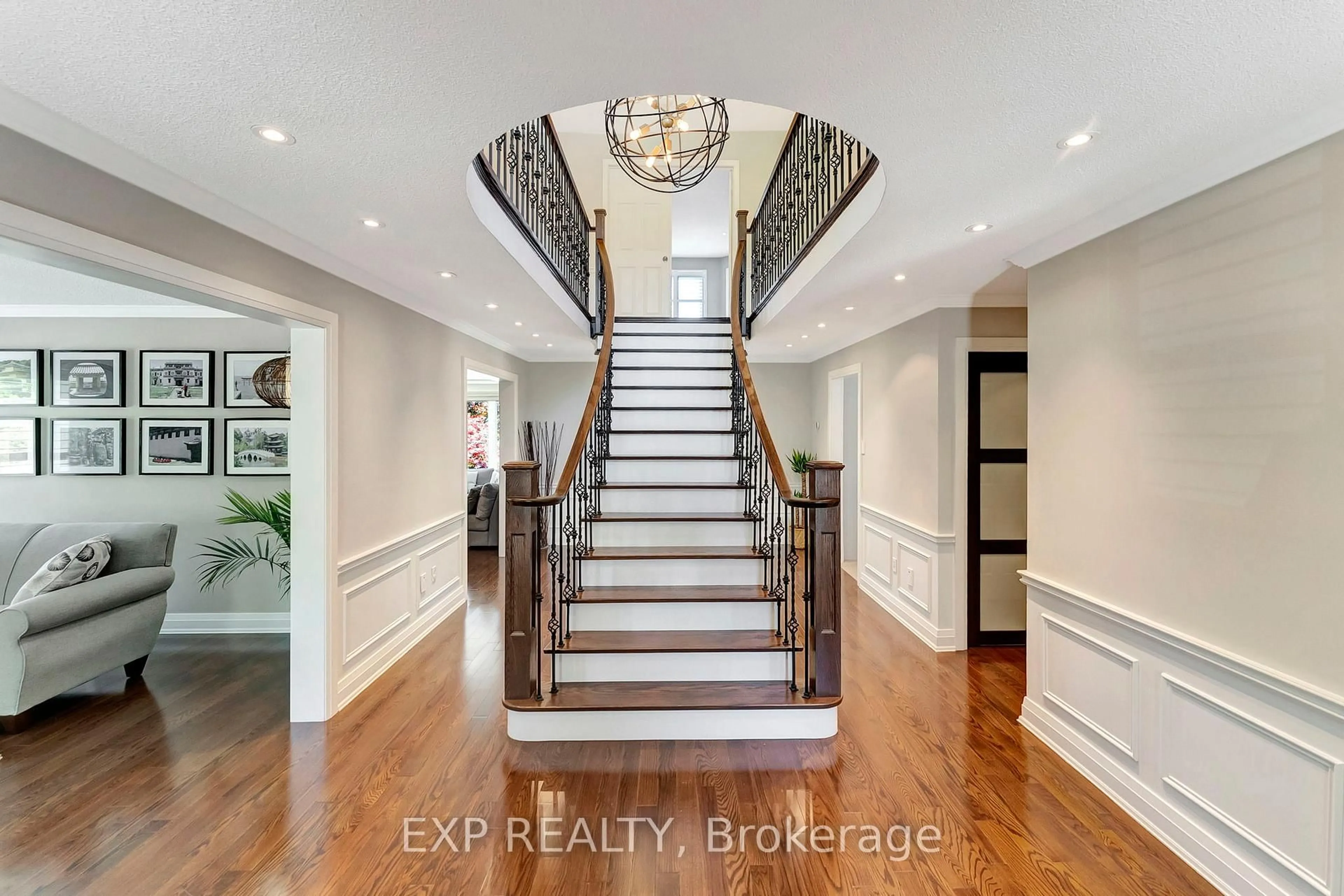Indoor entryway for 1399 Winterberry Dr, Burlington Ontario L7P 4T3