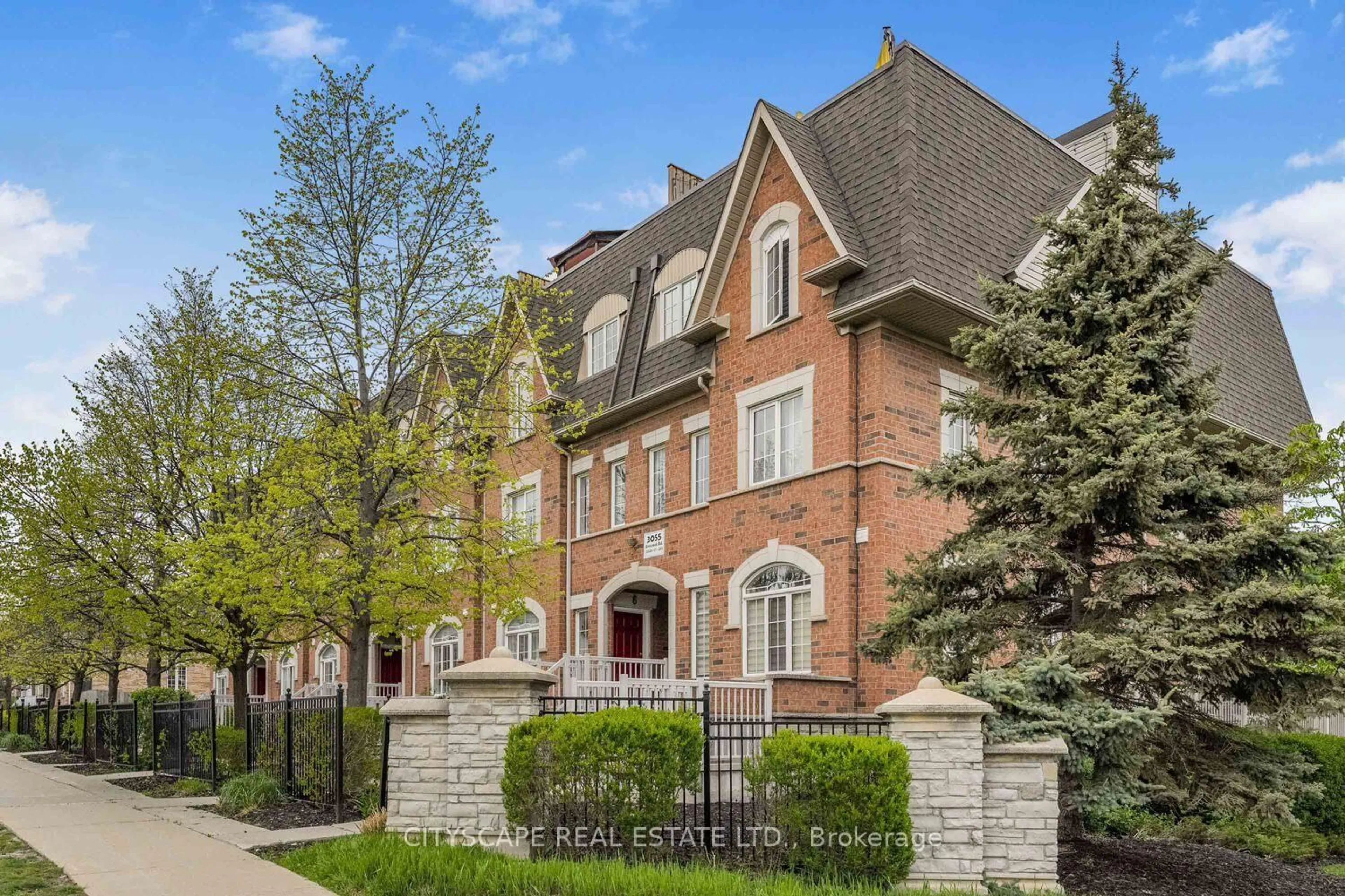 Home with brick exterior material, street for 3055 Elmcreek Rd #7, Mississauga Ontario L5B 4J9