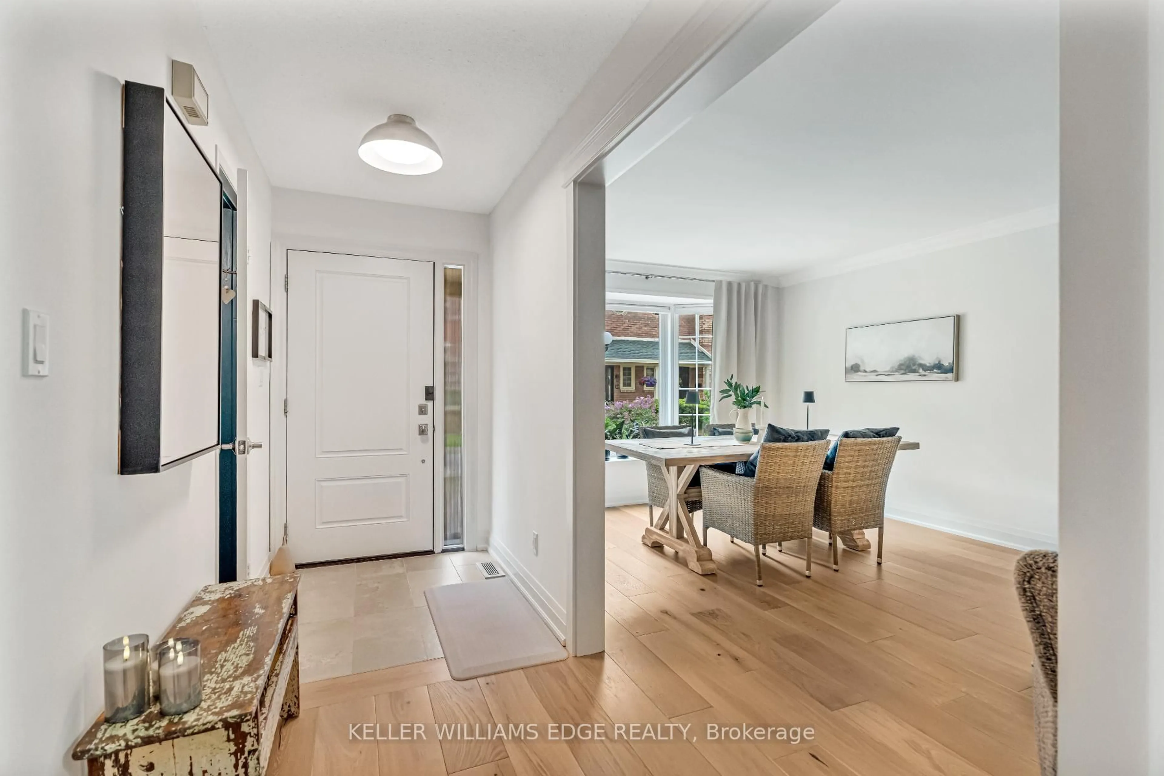 Indoor entryway for 955 King Rd #5, Burlington Ontario L7T 4J6