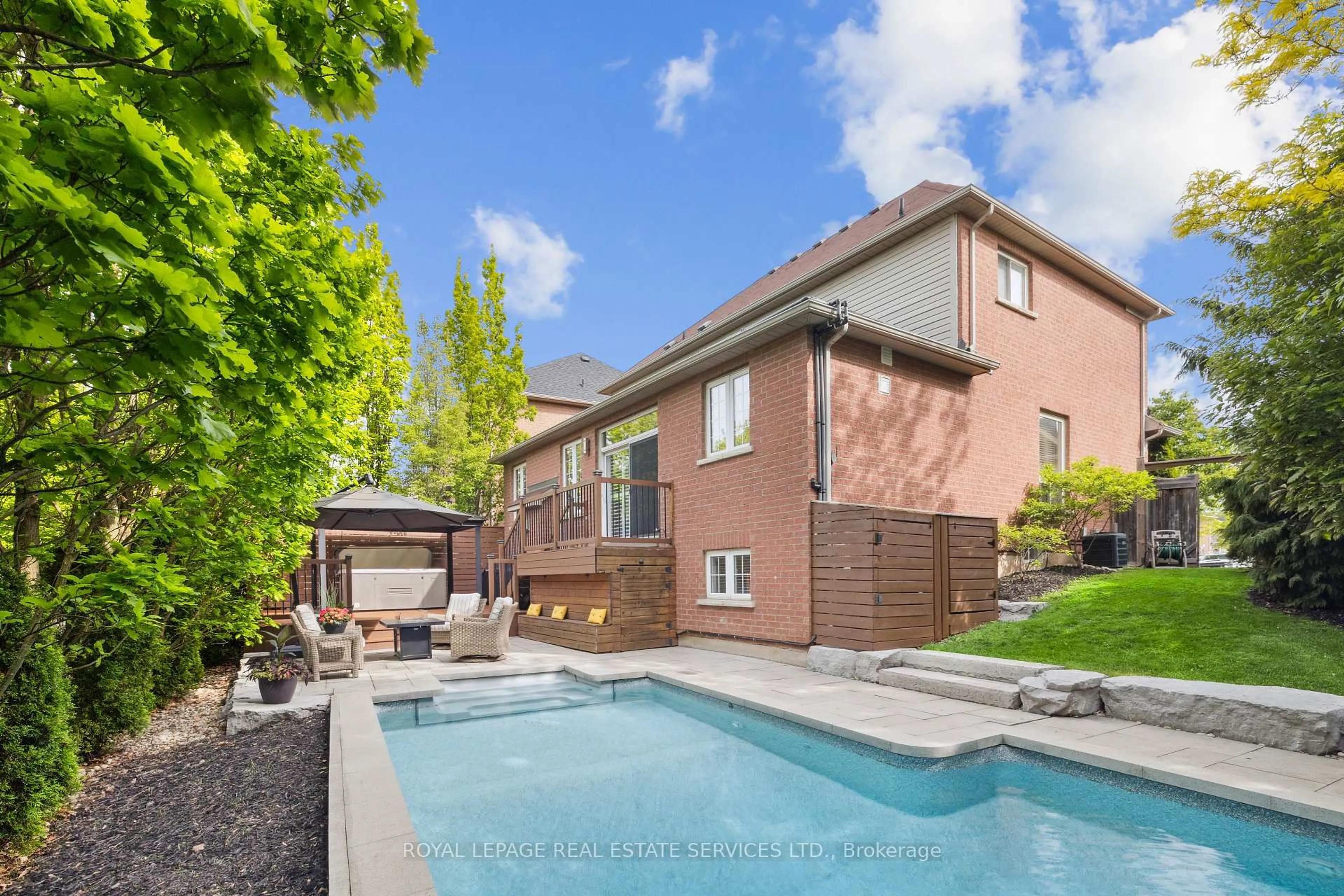 Pool for 2313 Blue Oak Circ, Oakville Ontario L6M 5J3