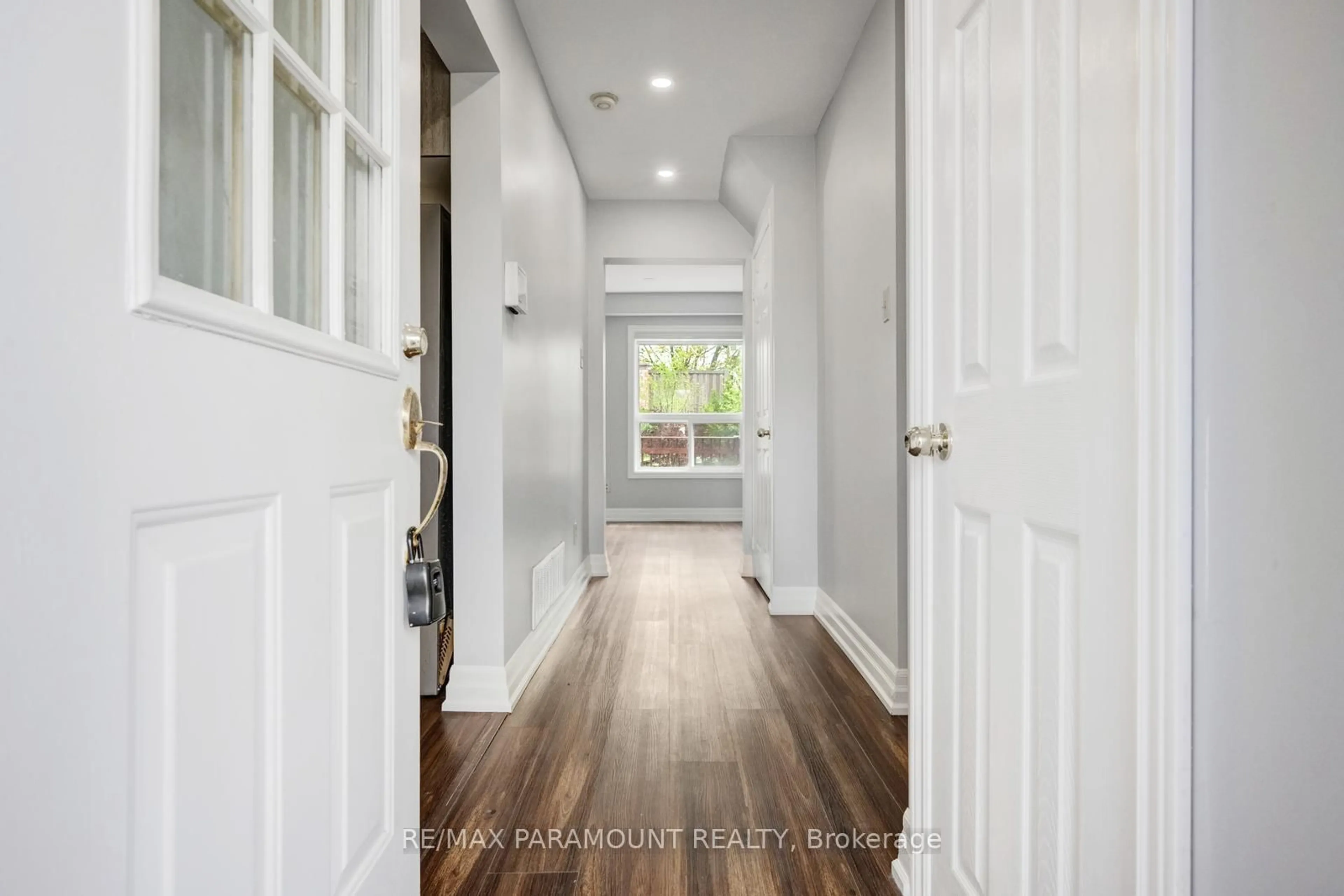 Indoor entryway for 150 Timberlane Dr, Brampton Ontario L6Y 4V7