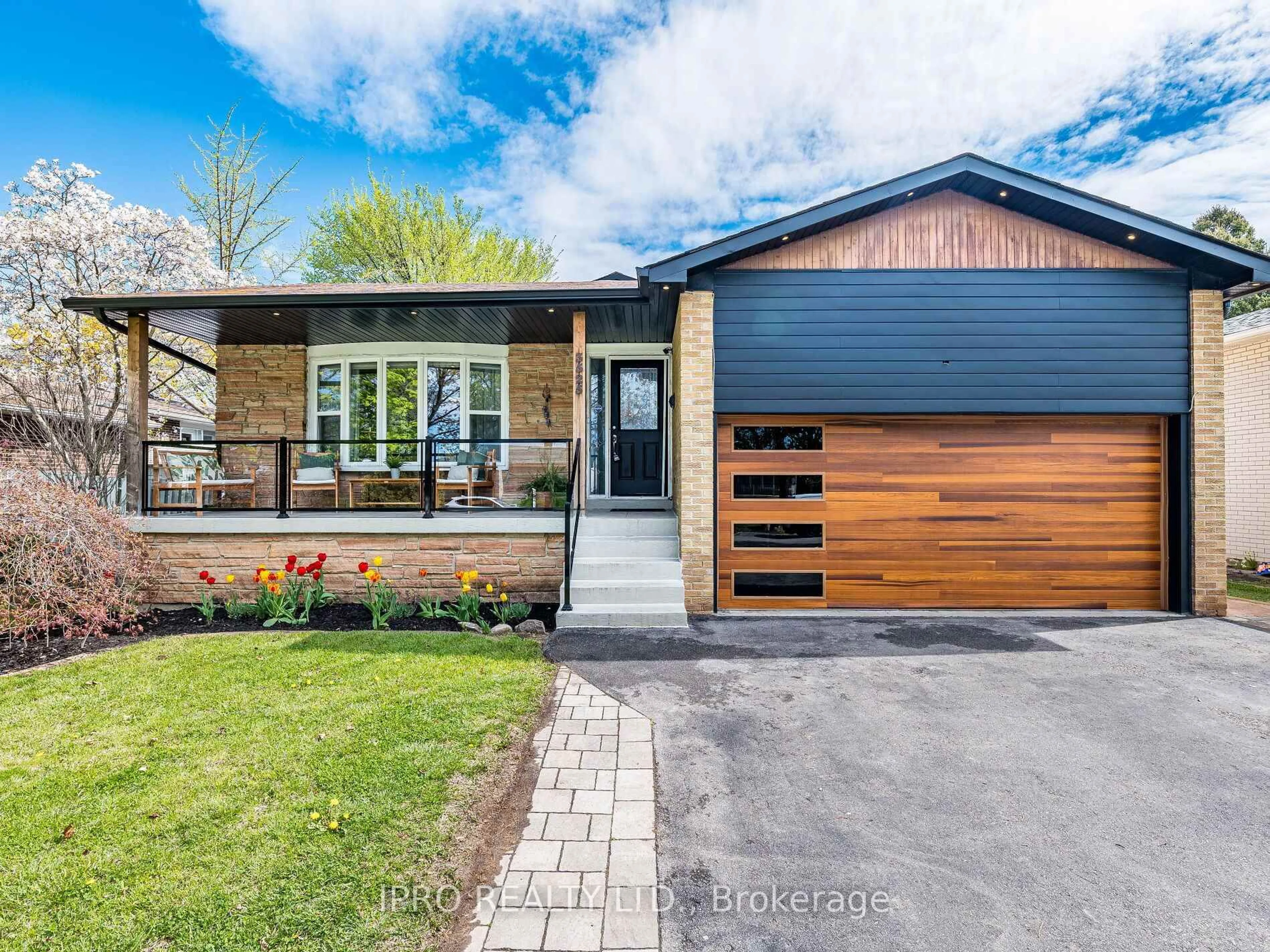 Home with brick exterior material, street for 3525 Burningelm Cres, Mississauga Ontario L4Y 3L2