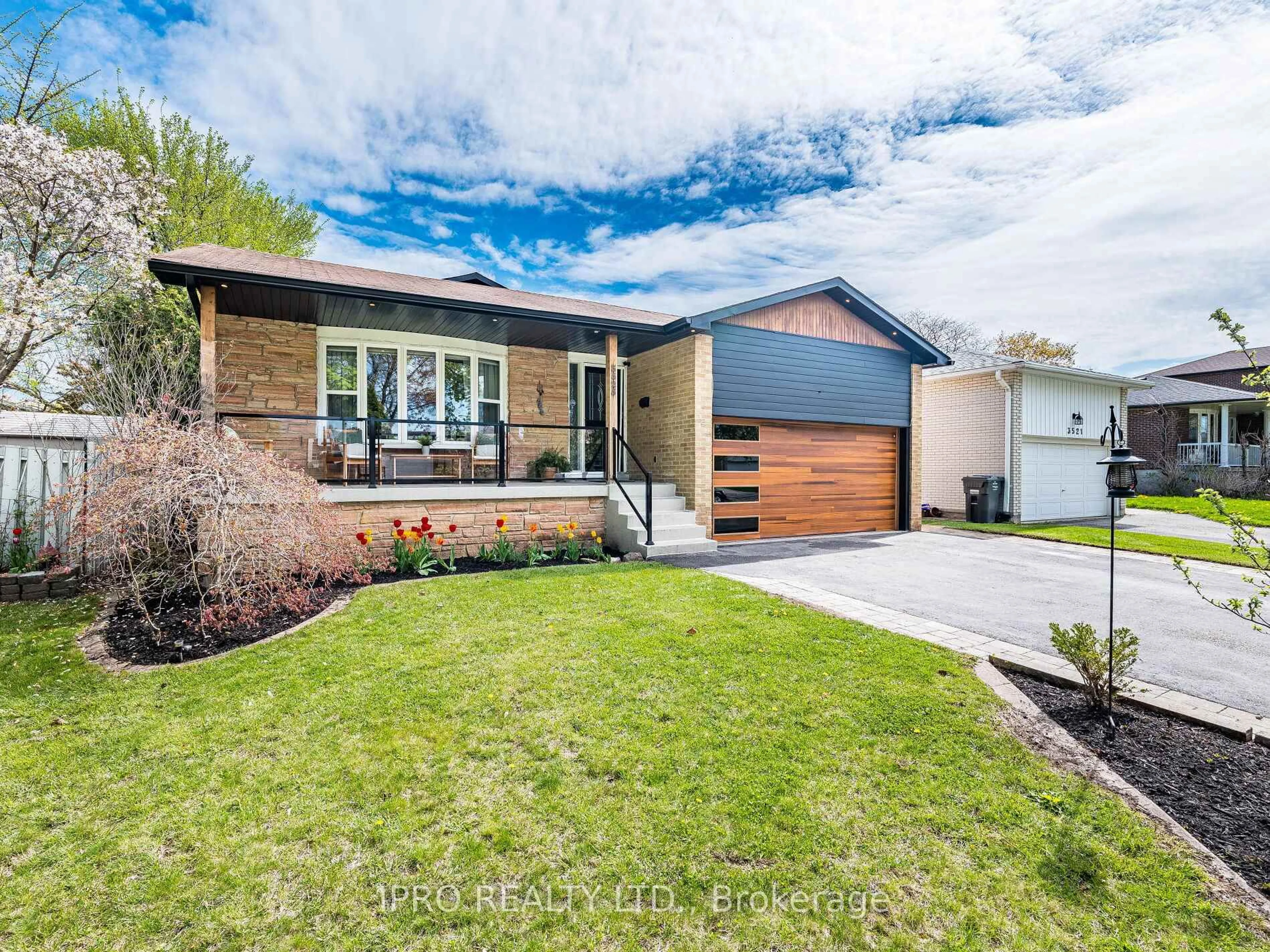 Home with brick exterior material, street for 3525 Burningelm Cres, Mississauga Ontario L4Y 3L2