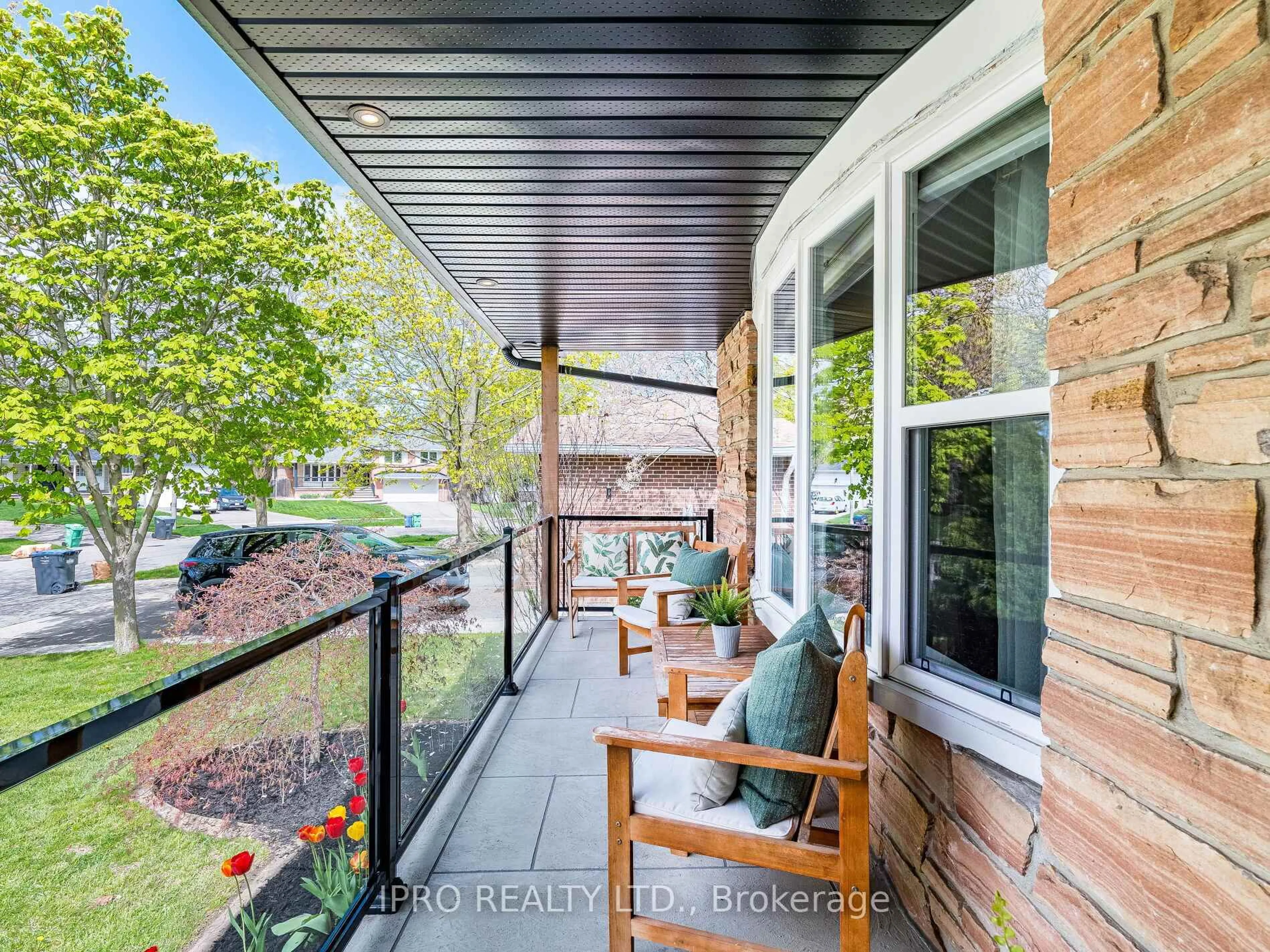 Patio, street for 3525 Burningelm Cres, Mississauga Ontario L4Y 3L2