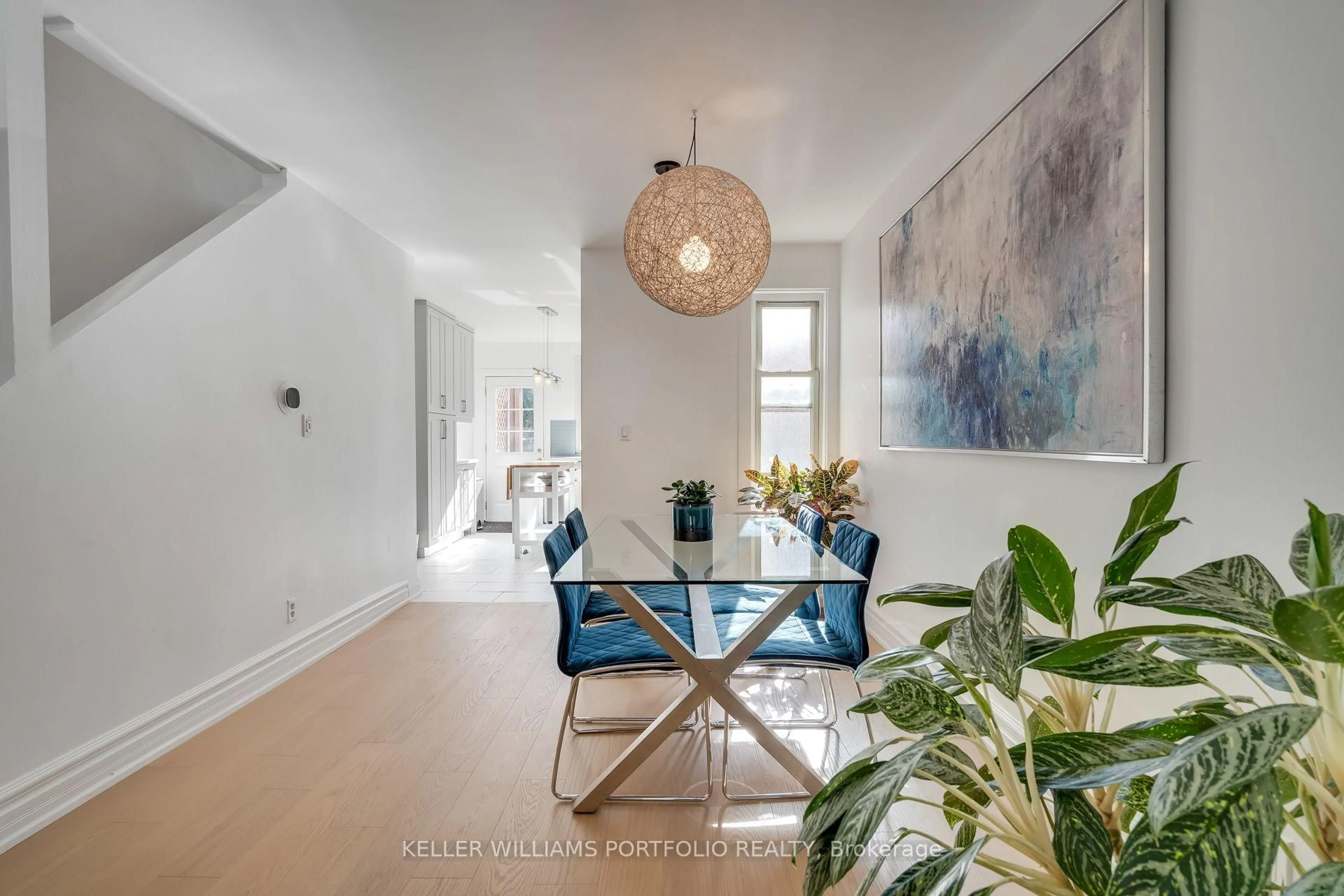 Indoor entryway for 166 Gilmour Ave, Toronto Ontario M6P 3B3