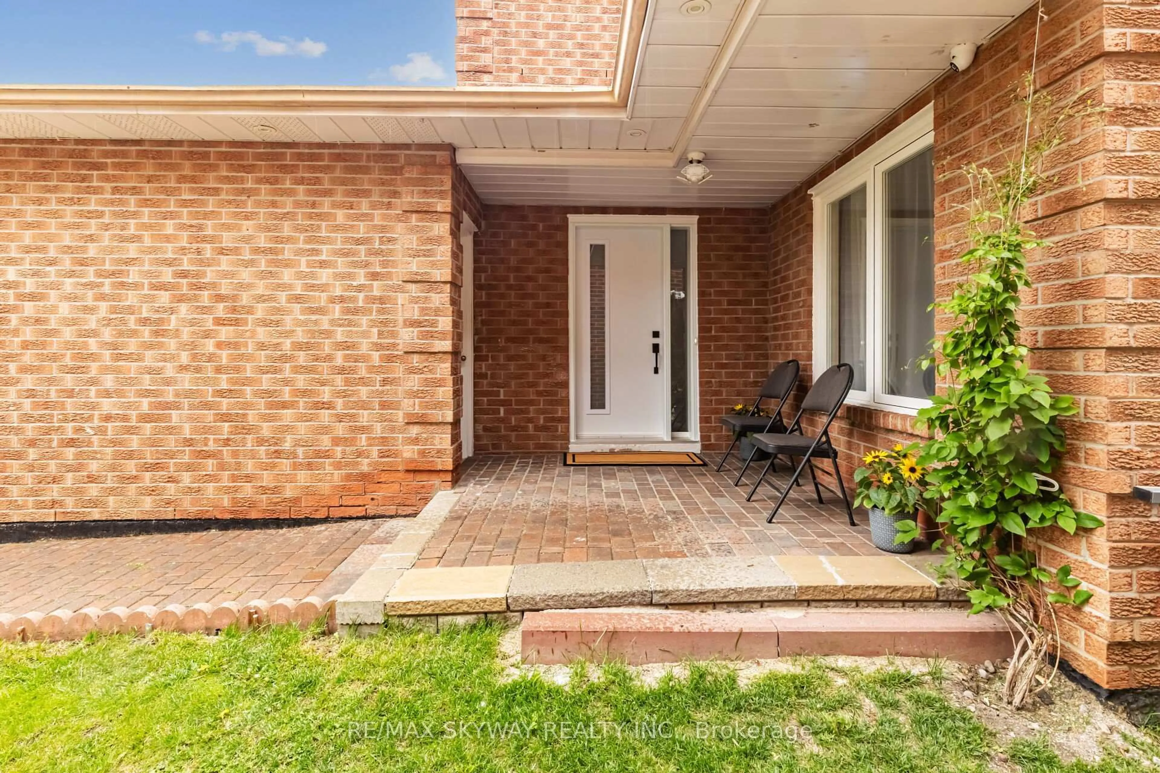 Home with brick exterior material, street for 19 Alabaster Dr, Brampton Ontario L6V 4E5