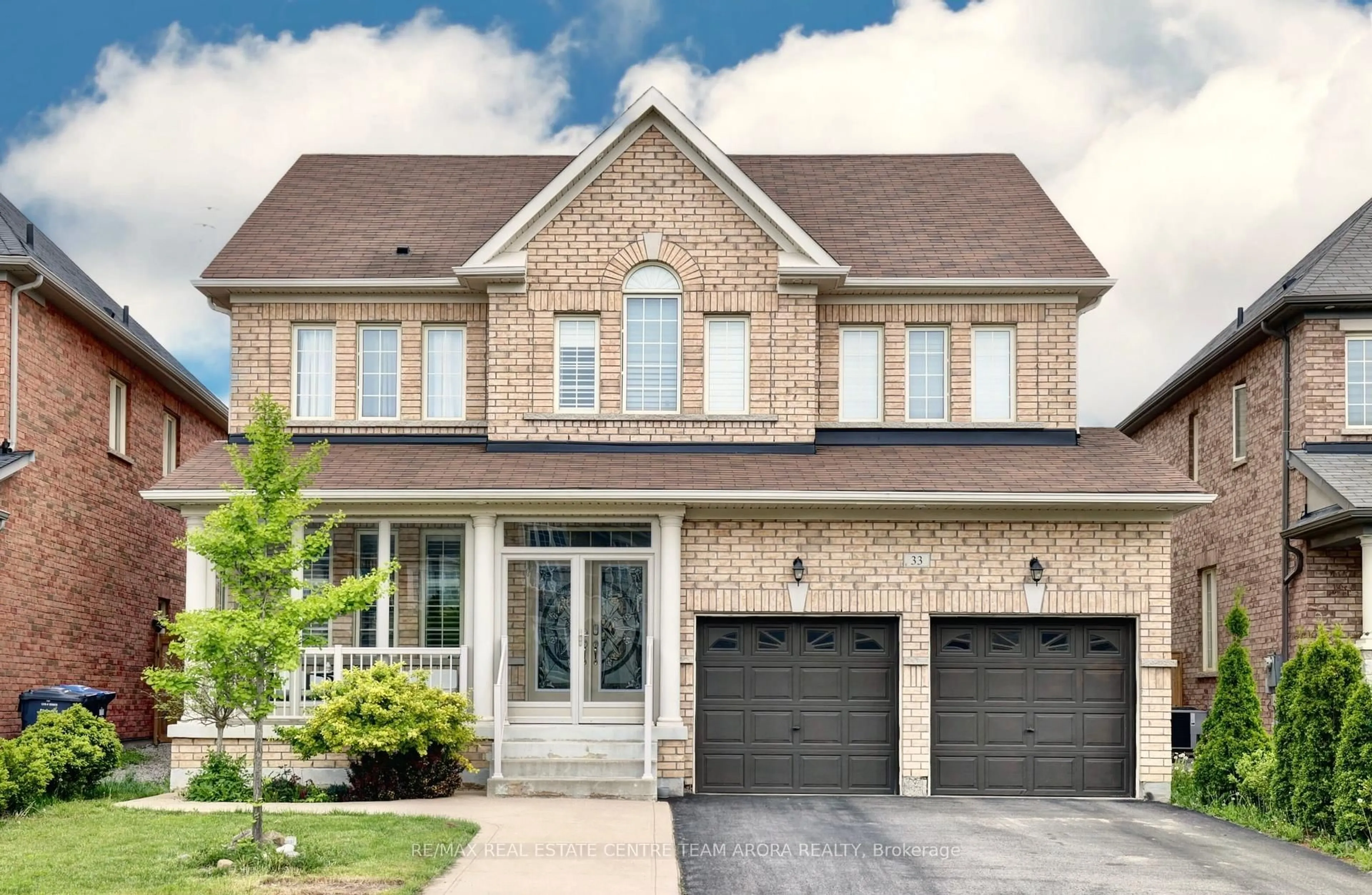 Home with brick exterior material, street for 33 Alamosa Crt, Brampton Ontario L6Y 2Z3