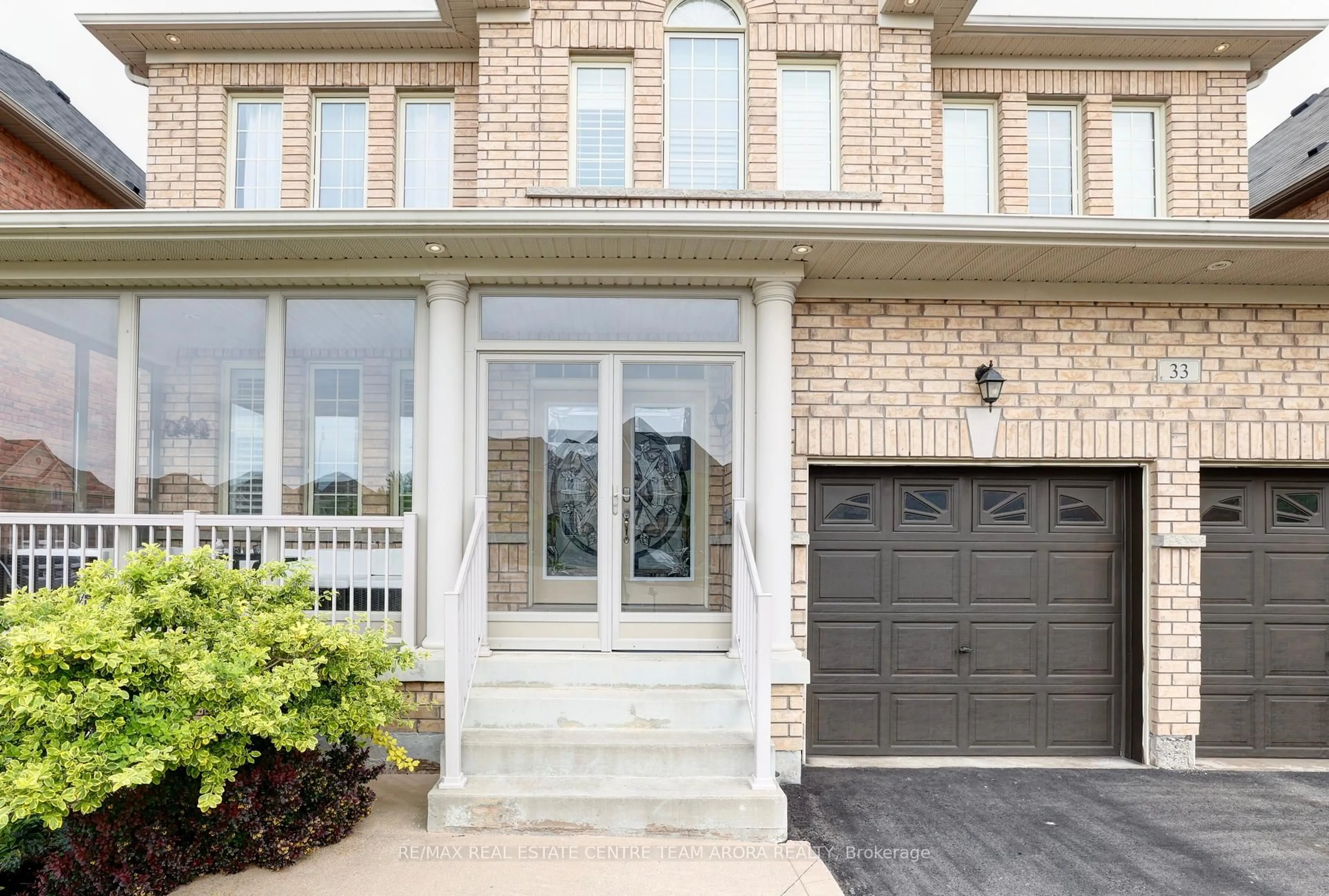 Home with brick exterior material, street for 33 Alamosa Crt, Brampton Ontario L6Y 2Z3