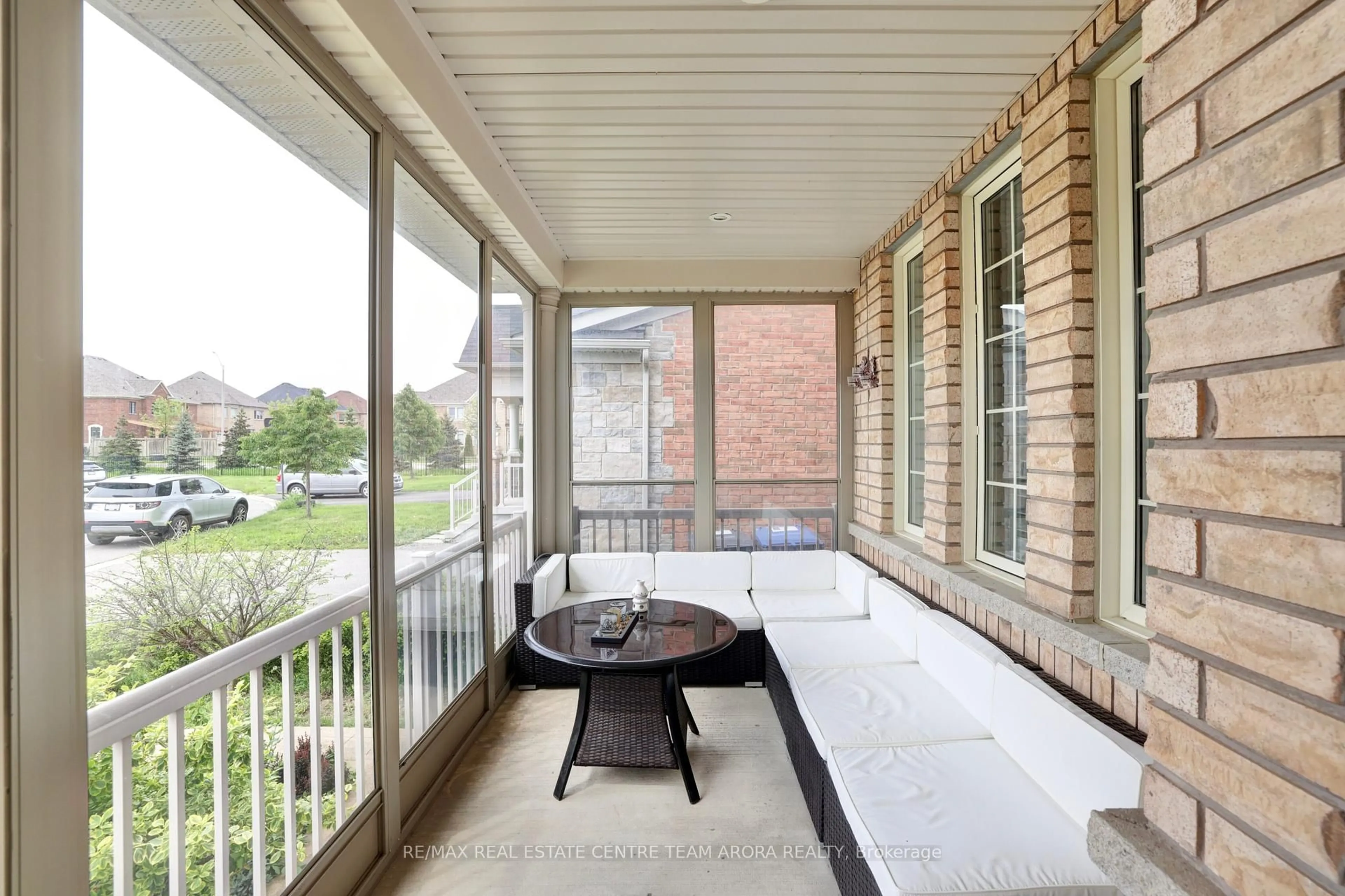 Patio, unknown for 33 Alamosa Crt, Brampton Ontario L6Y 2Z3