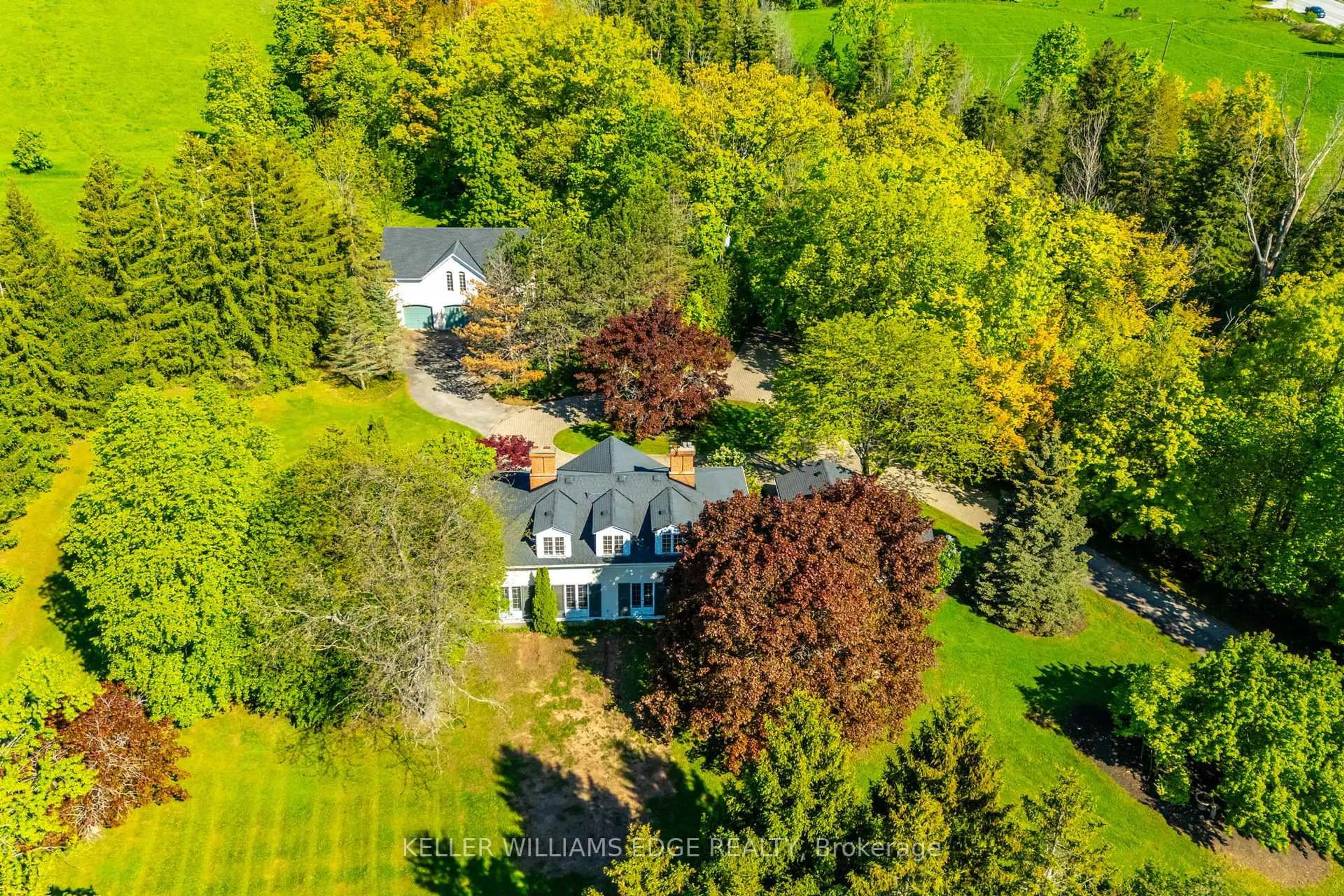 A pic from outside/outdoor area/front of a property/back of a property/a pic from drone, unknown for 3350 Guelph Line, Burlington Ontario L7P 0S7