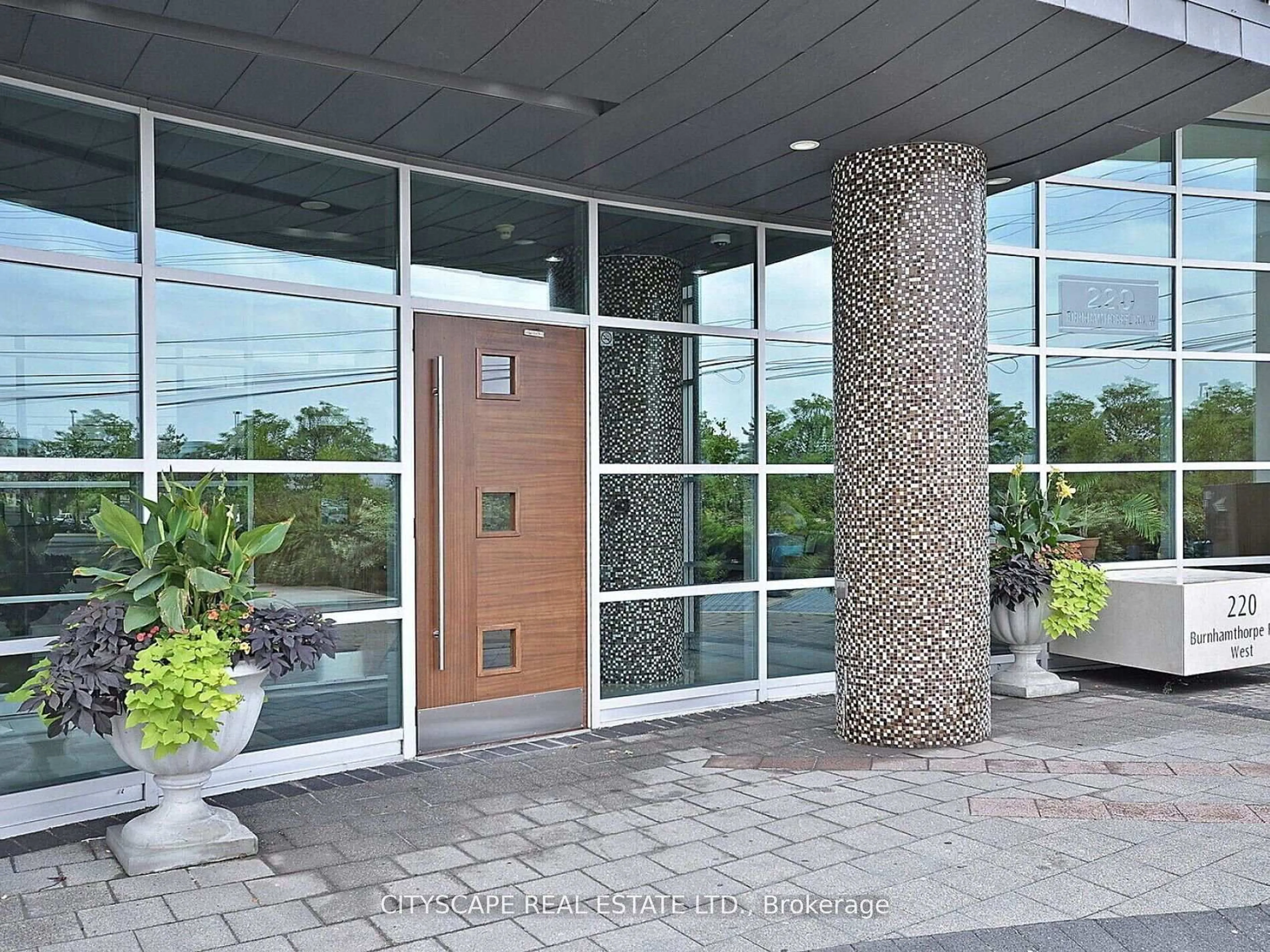 Indoor foyer for 220 Burnhamthorpe Rd #703, Mississauga Ontario L5B 4N4
