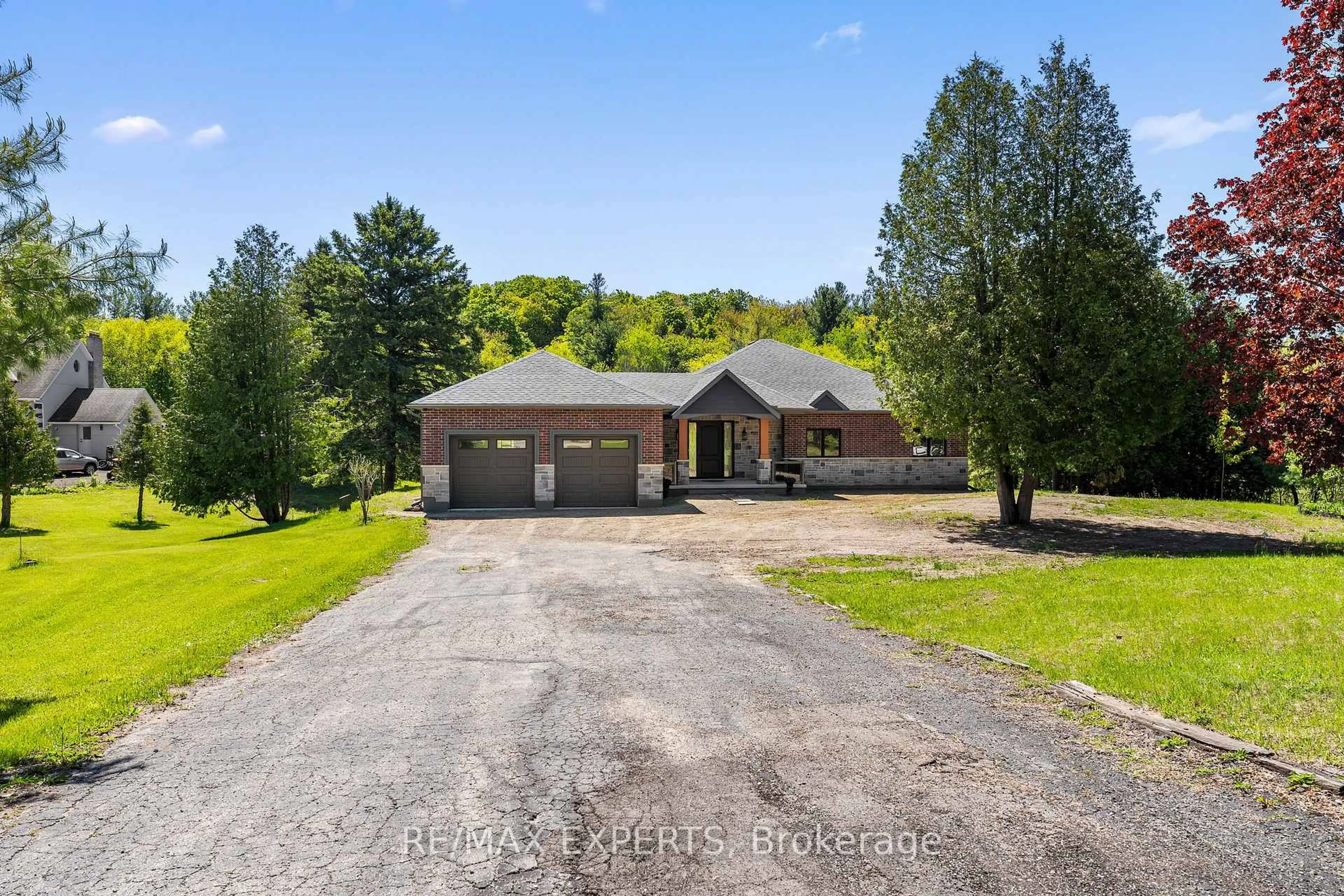 A pic from outside/outdoor area/front of a property/back of a property/a pic from drone, water/lake/river/ocean view for 211 Pine Ave, Caledon Ontario L7E 3S7