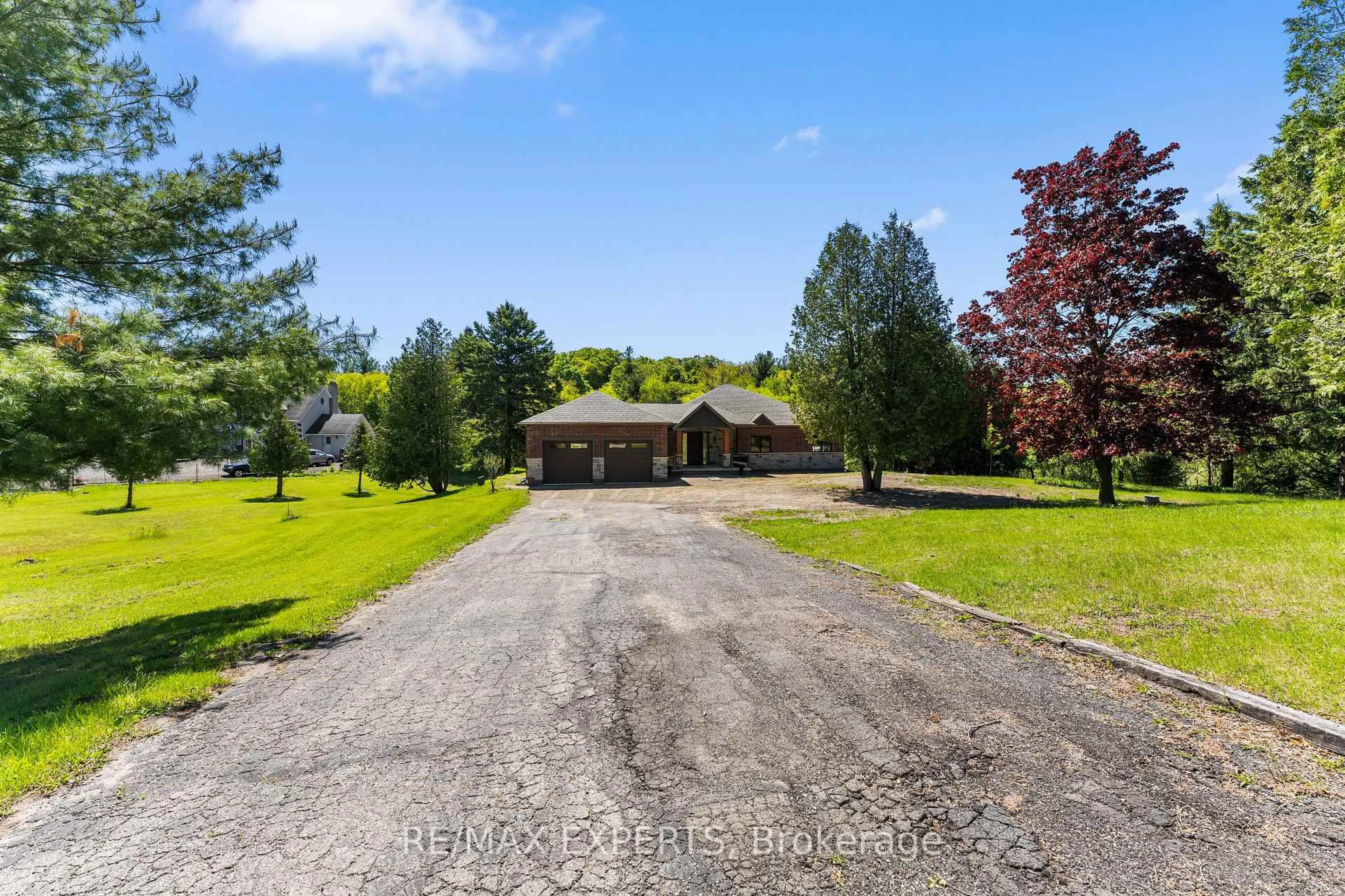 A pic from outside/outdoor area/front of a property/back of a property/a pic from drone, unknown for 211 Pine Ave, Caledon Ontario L7E 3S7