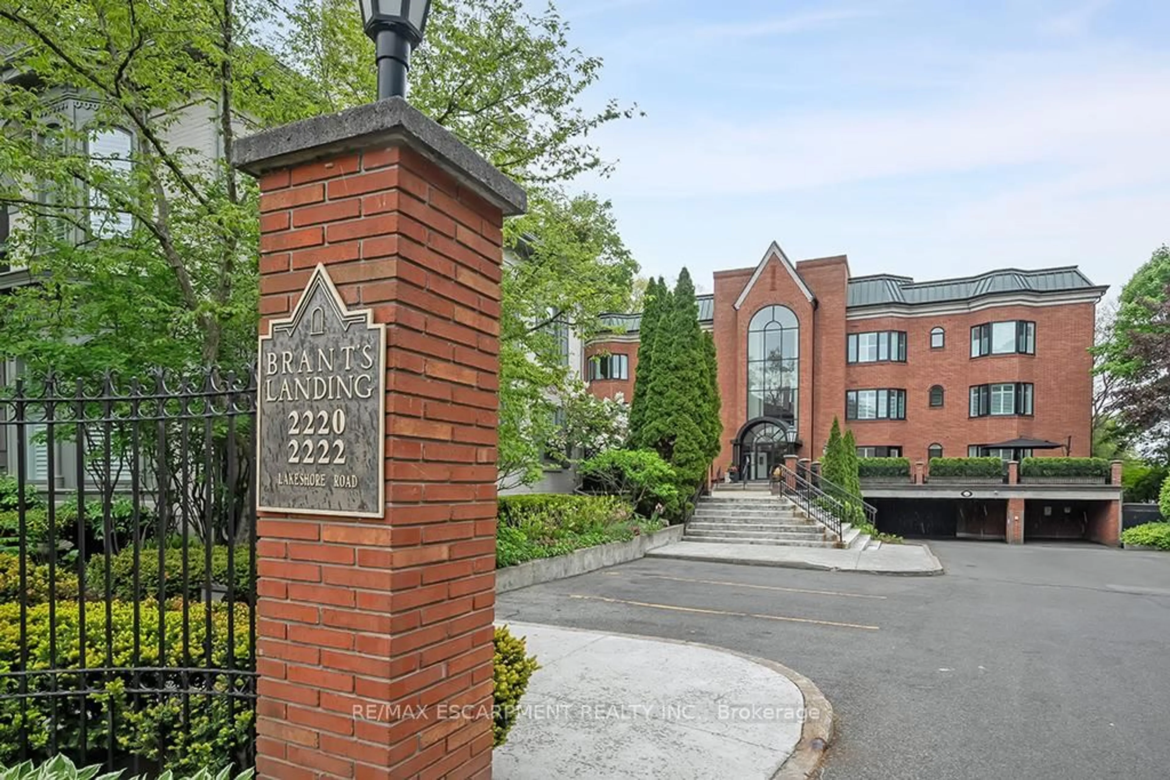 Unknown for 2220 Lakeshore Rd #23, Burlington Ontario L7R 4G7