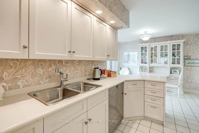 Additional property image - 2220 Lakeshore Rd Unit 23
