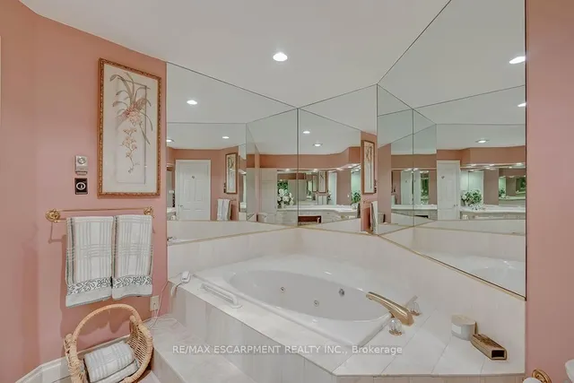Additional property image - 2220 Lakeshore Rd Unit 23