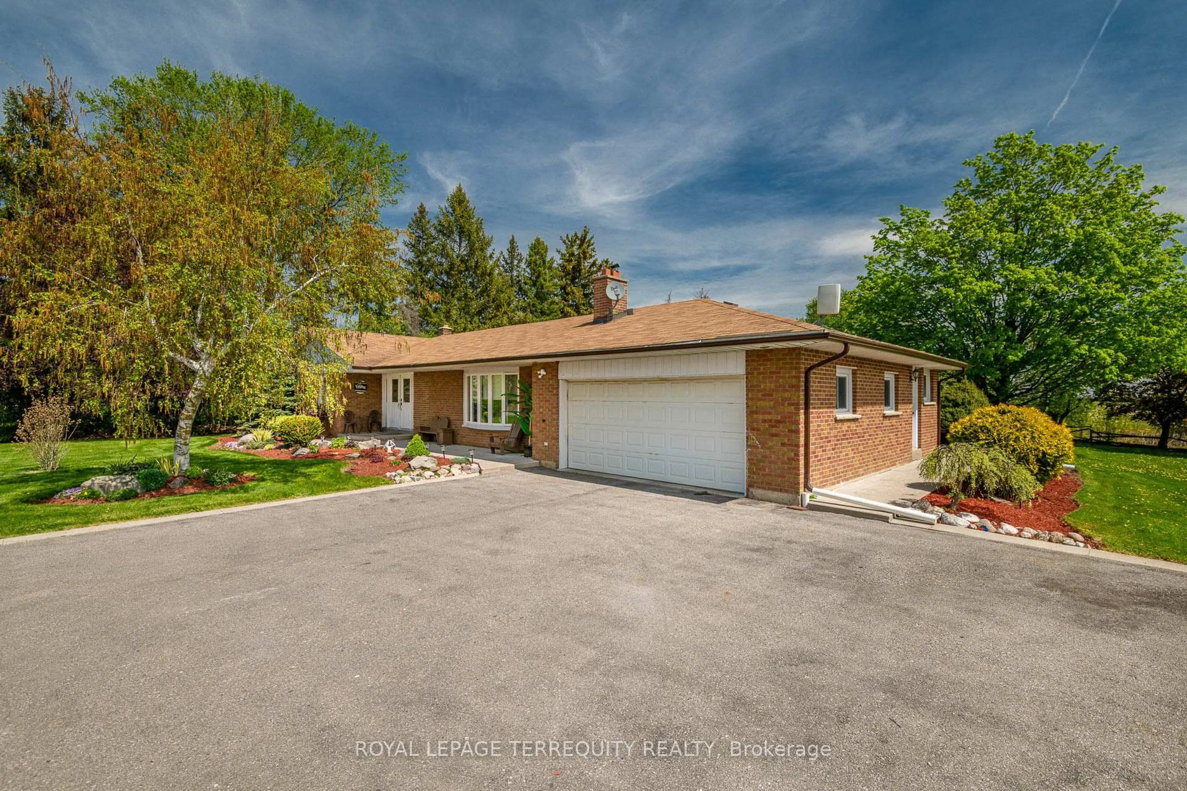 A pic from outside/outdoor area/front of a property/back of a property/a pic from drone, street for 12591 Humber Station Rd, Caledon Ontario L7E 0Z6