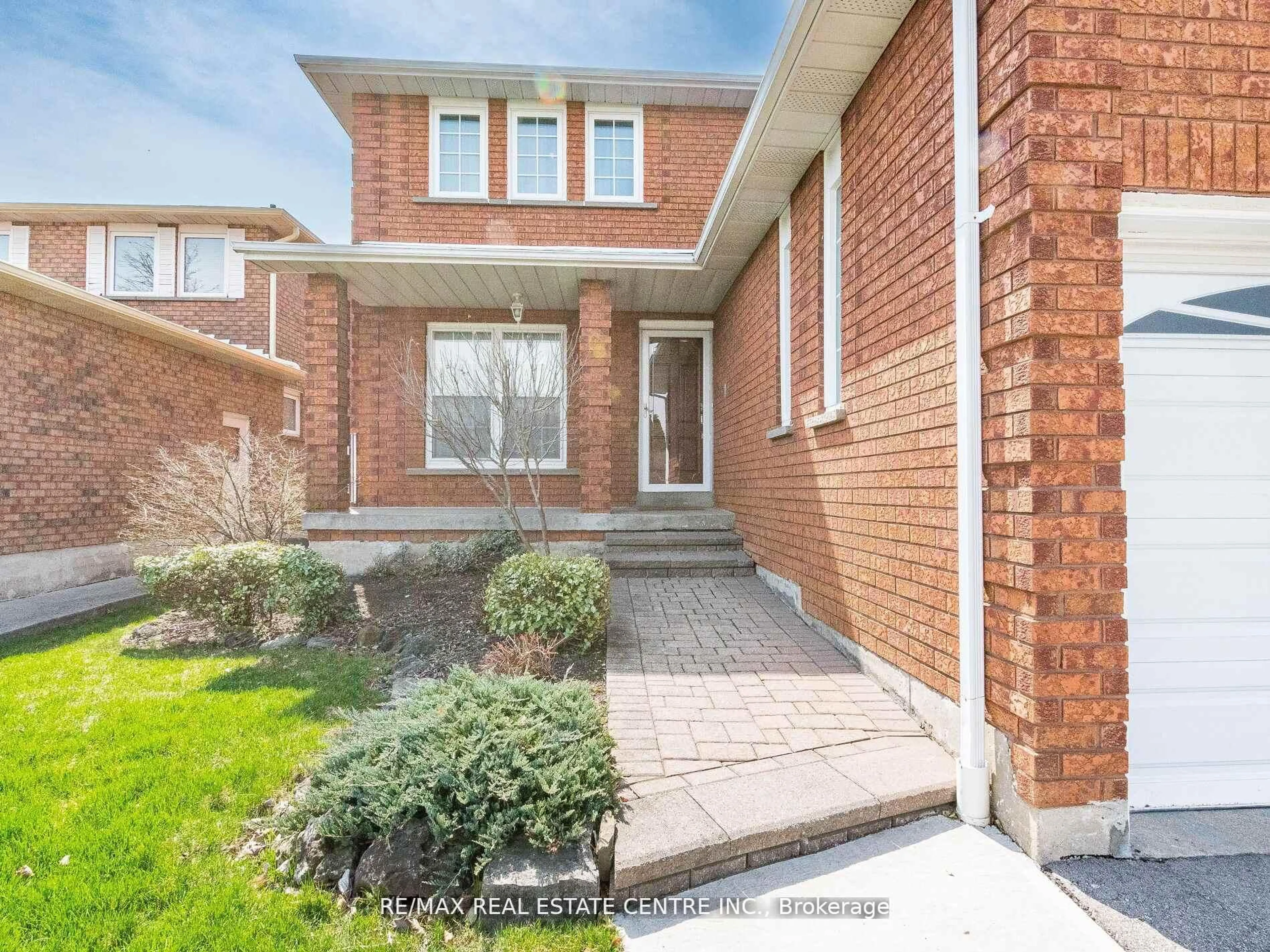 Home with brick exterior material, street for 34 Inverary Dr, Brampton Ontario L6W 3Y5