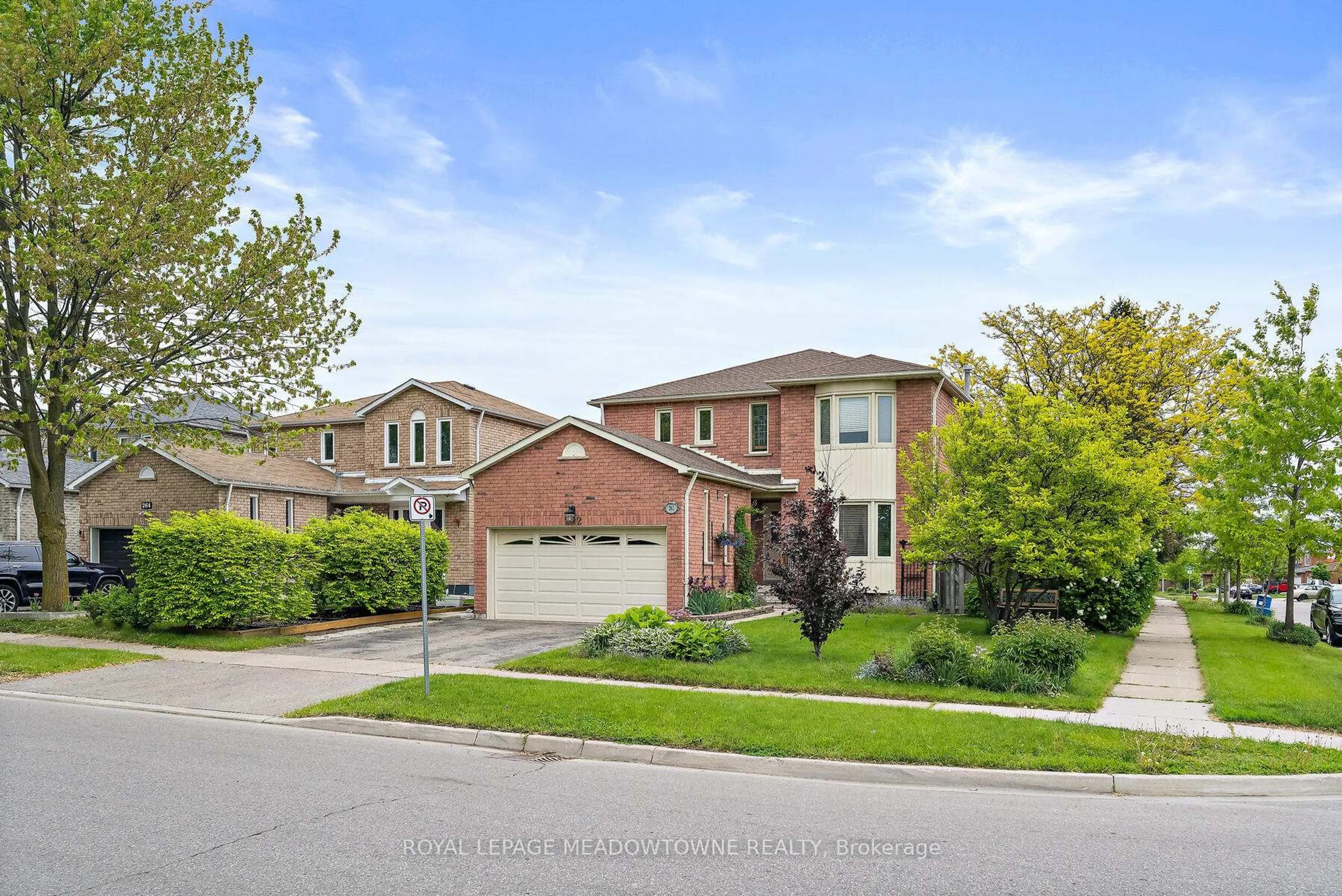 Home with brick exterior material, street for 262 Murray St, Brampton Ontario L6X 3T4