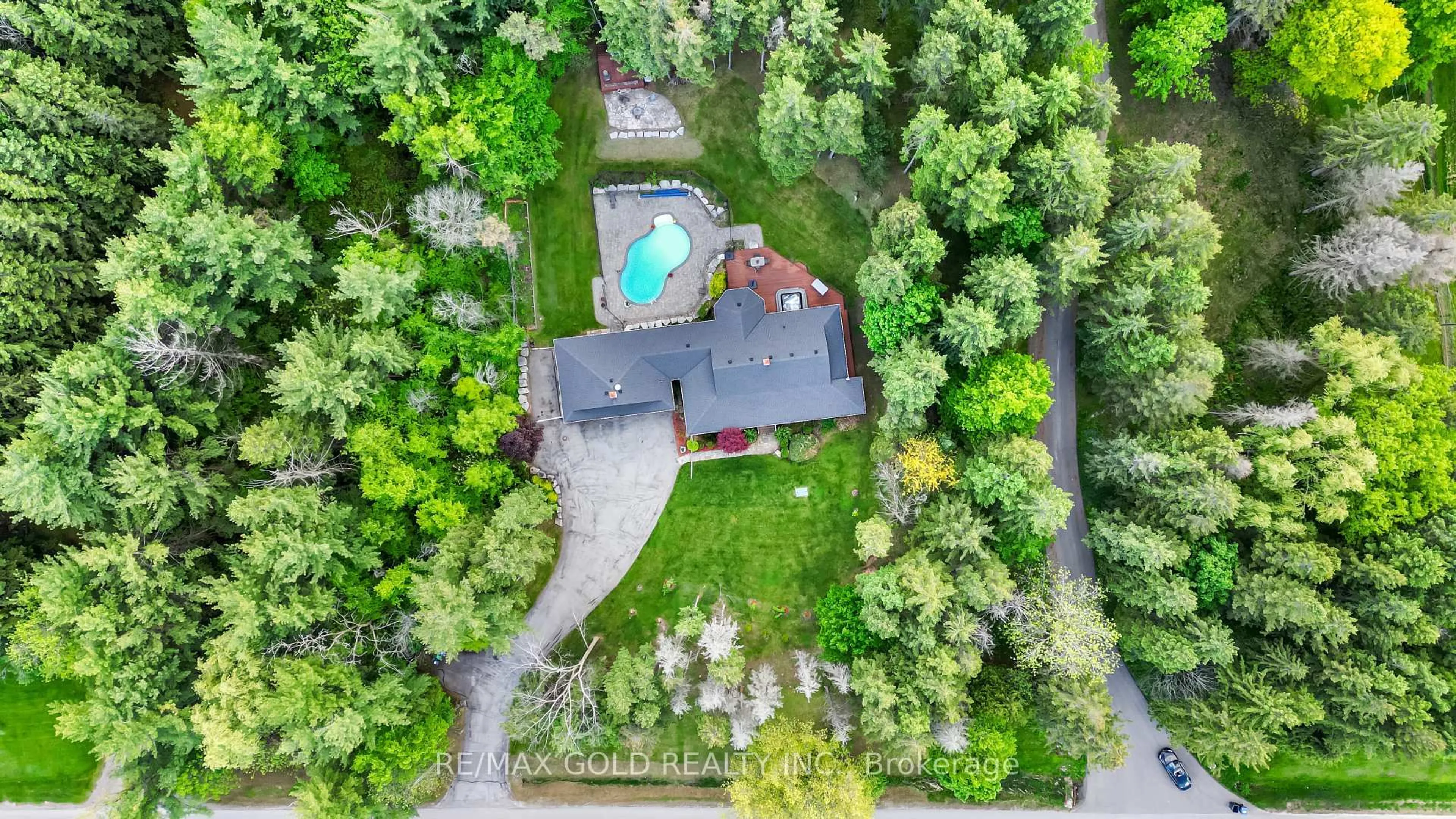 A pic from outside/outdoor area/front of a property/back of a property/a pic from drone, street for 15252 Chinguacousy Rd, Caledon Ontario L7C 1Z7