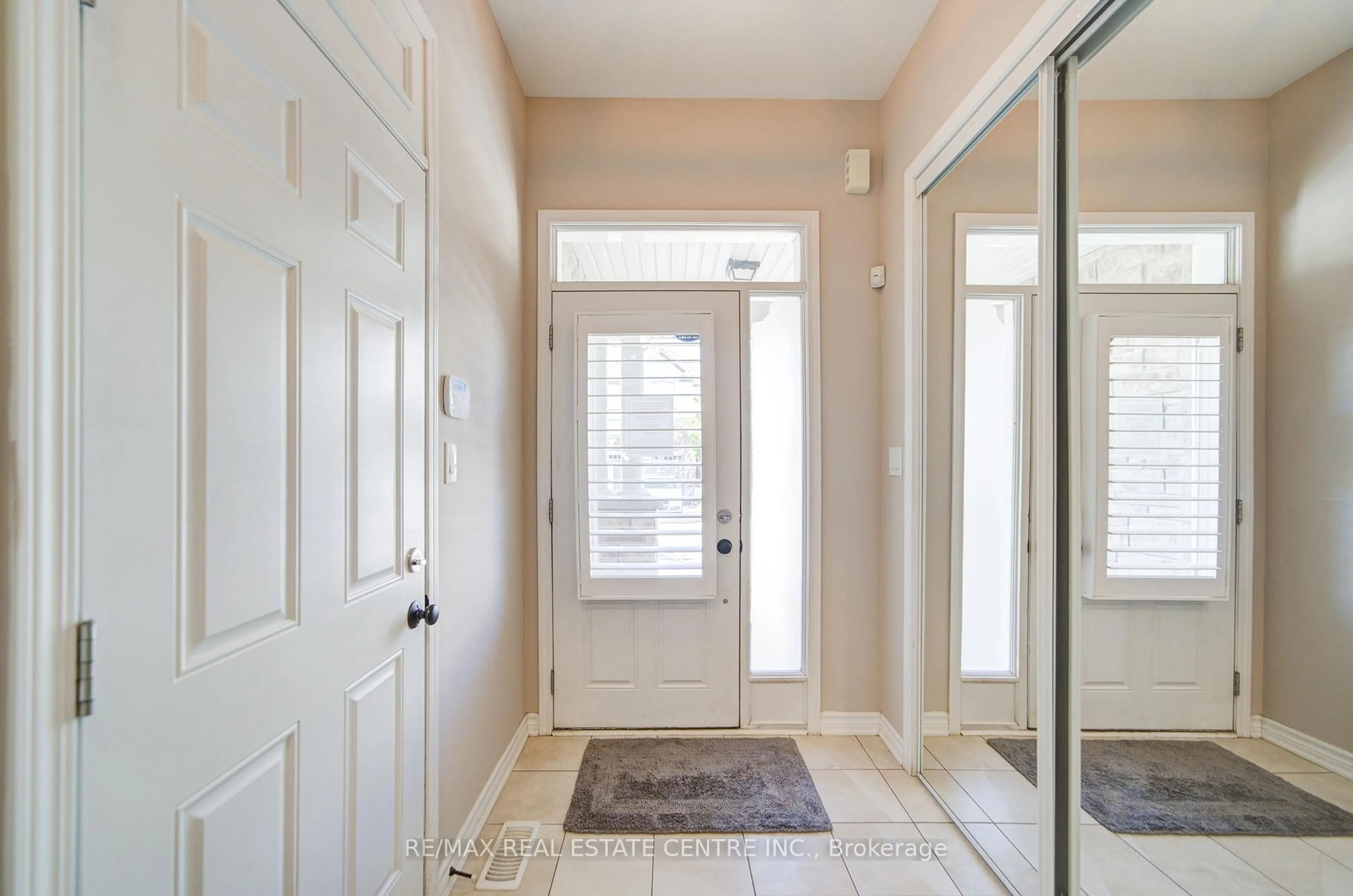 Indoor entryway for 240 Chilver Hts, Milton Ontario L9E 1C9