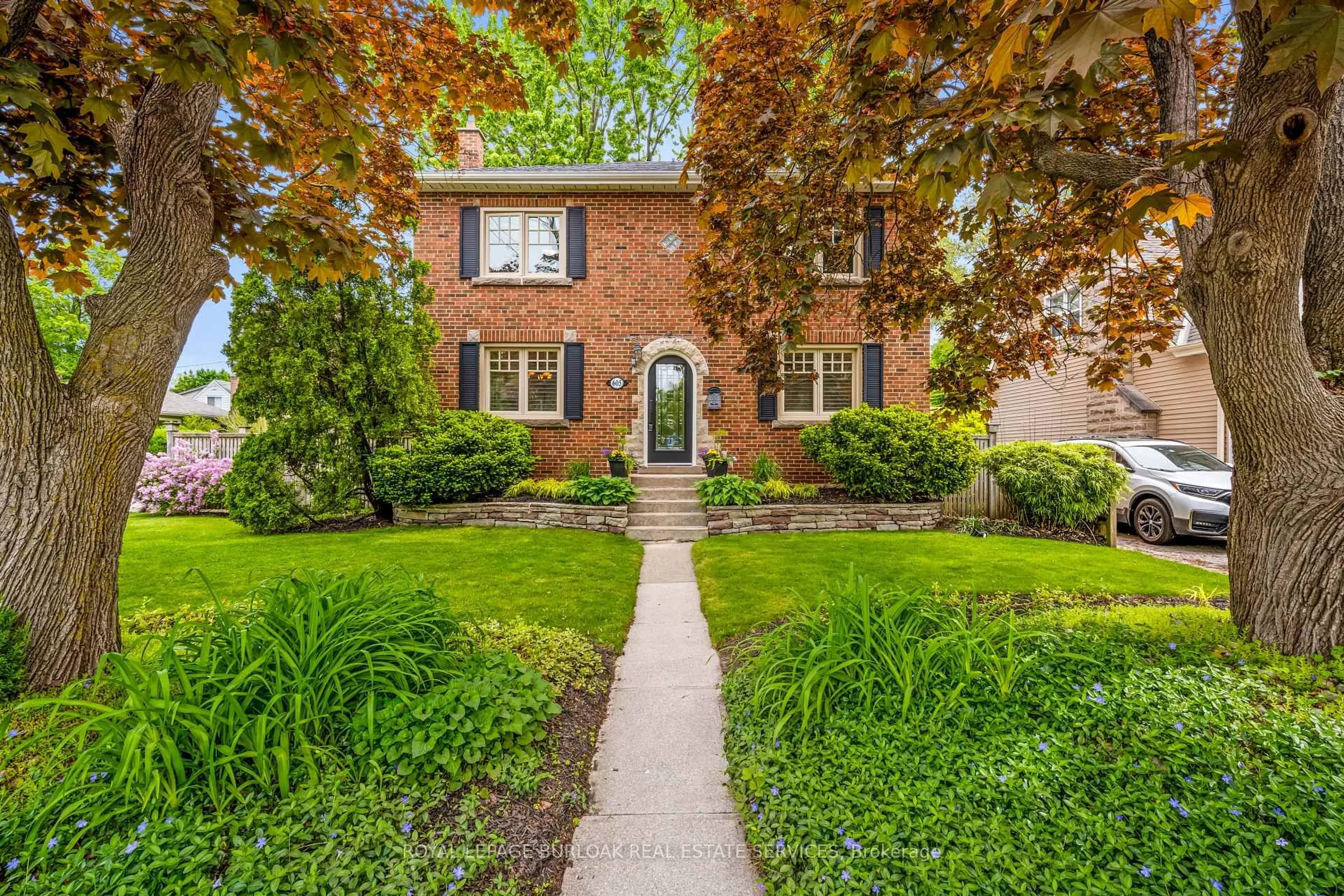 Home with brick exterior material, street for 605 Emerald St, Burlington Ontario L7R 2P3
