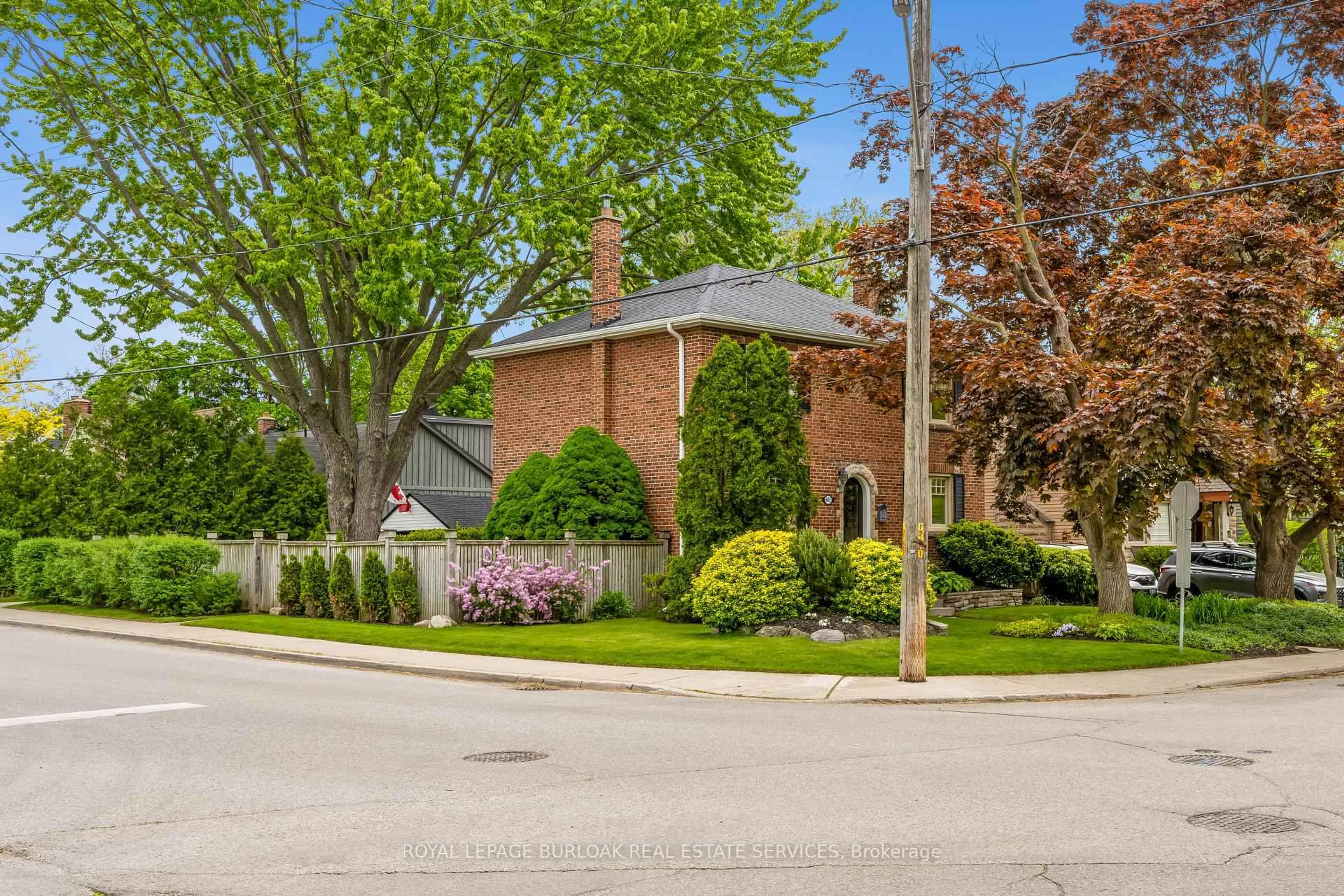 Home with brick exterior material, street for 605 Emerald St, Burlington Ontario L7R 2P3