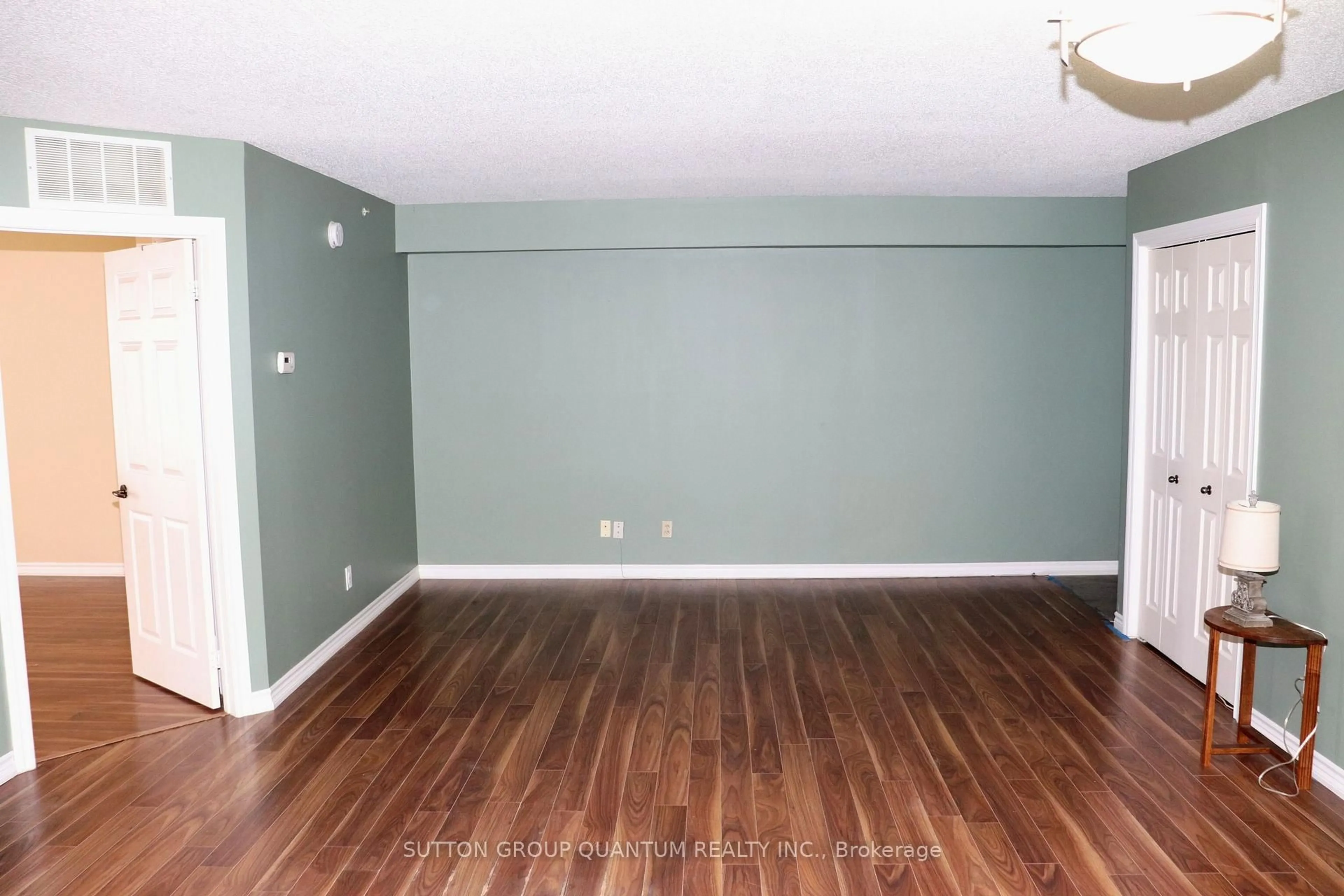 A pic of a room for 4025 Kilmer Dr #301, Burlington Ontario L7M 4M5