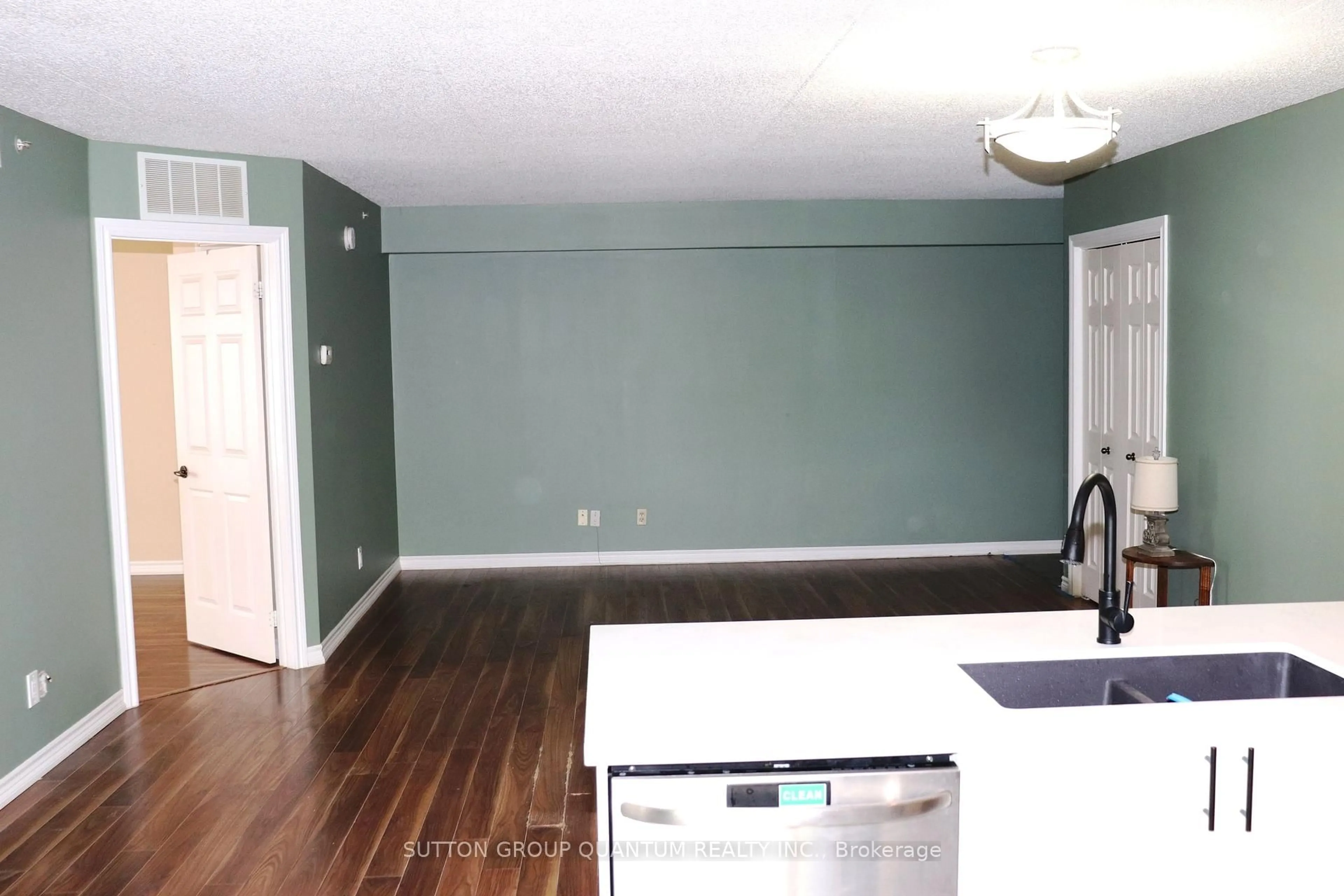 A pic of a room for 4025 Kilmer Dr #301, Burlington Ontario L7M 4M5