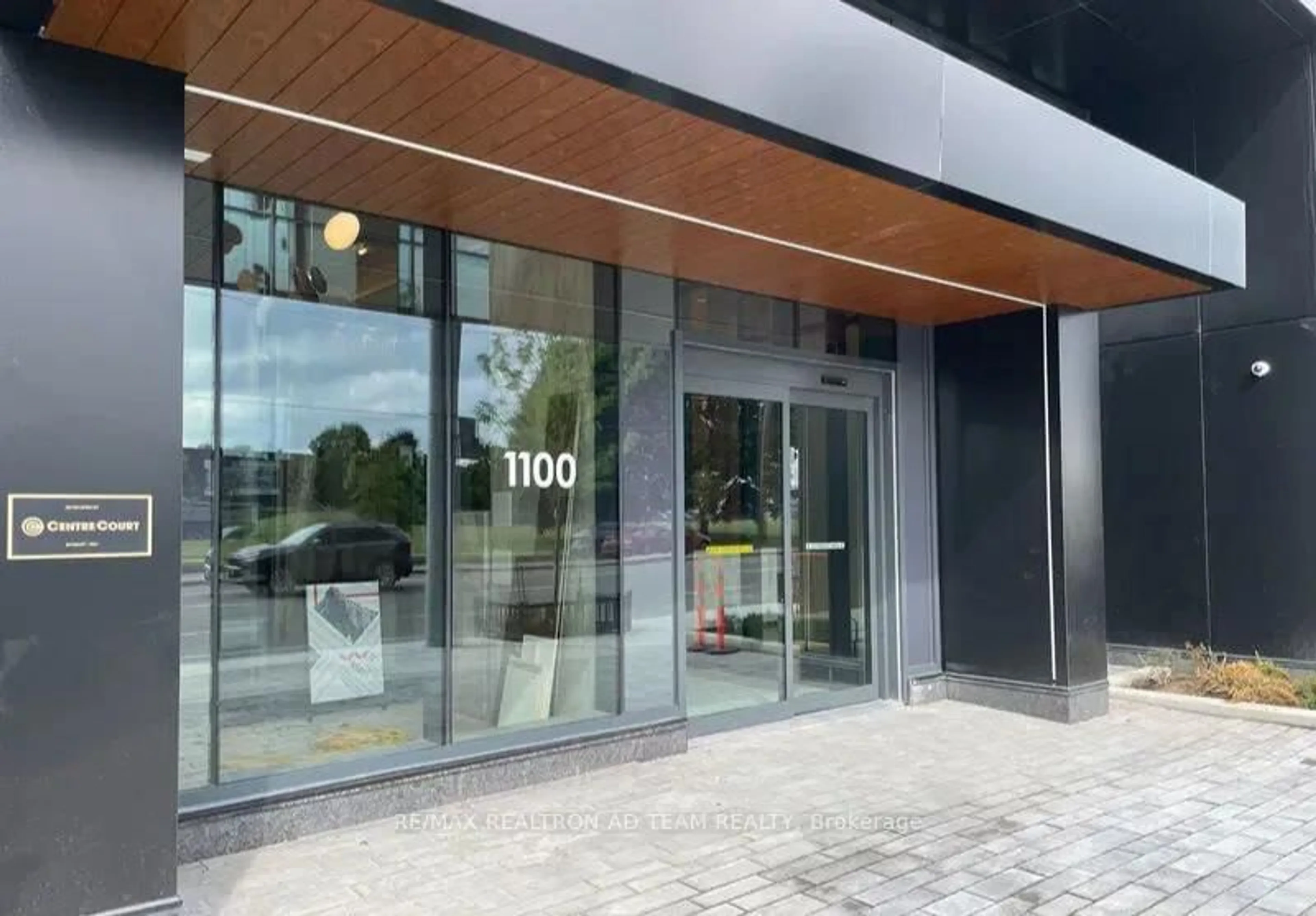 Indoor foyer for 1100 Sheppard Ave #1033, Toronto Ontario M3K 0E4