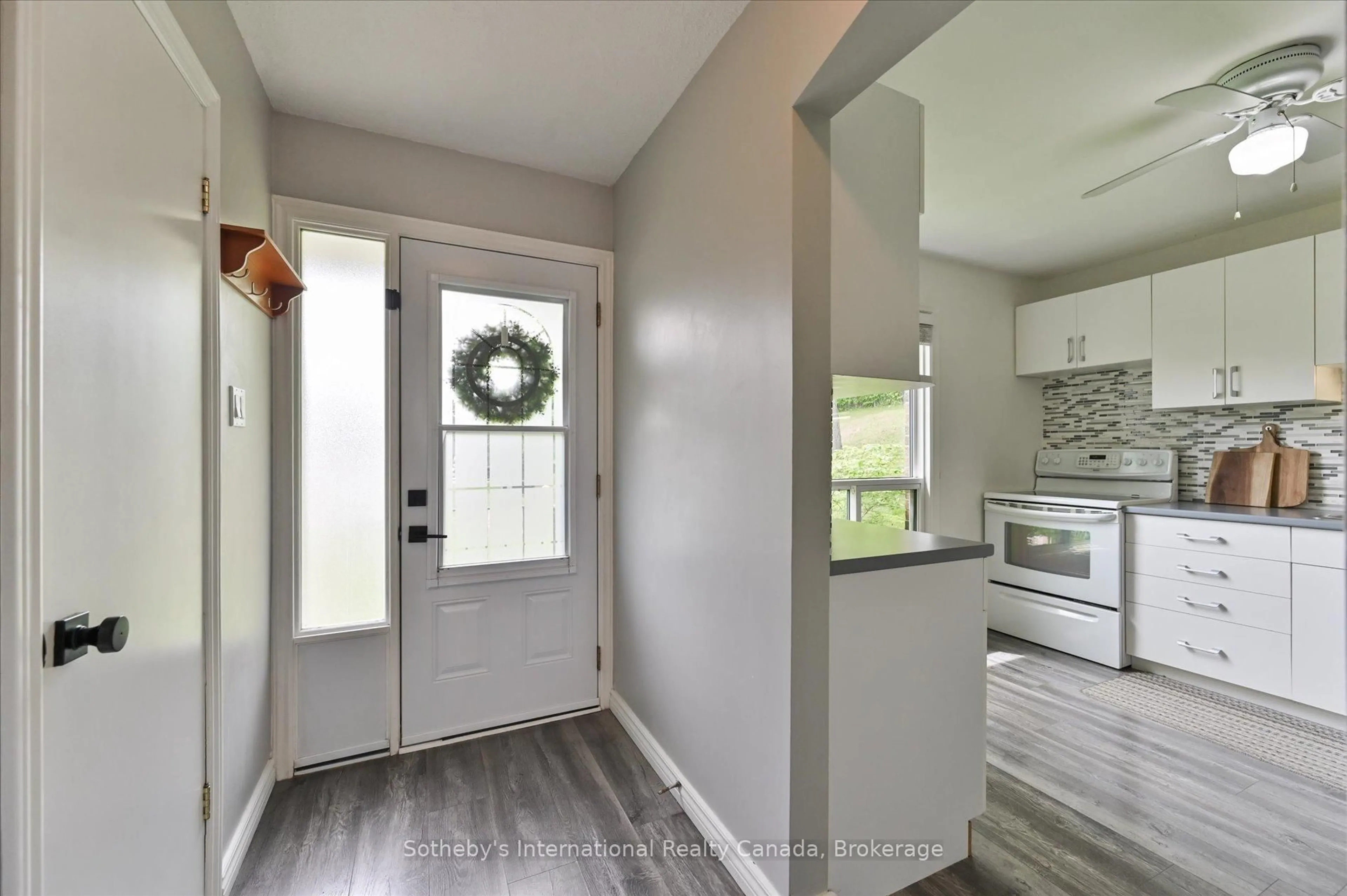 Indoor entryway for 217 Kingham Rd, Halton Hills Ontario L7J 2T3