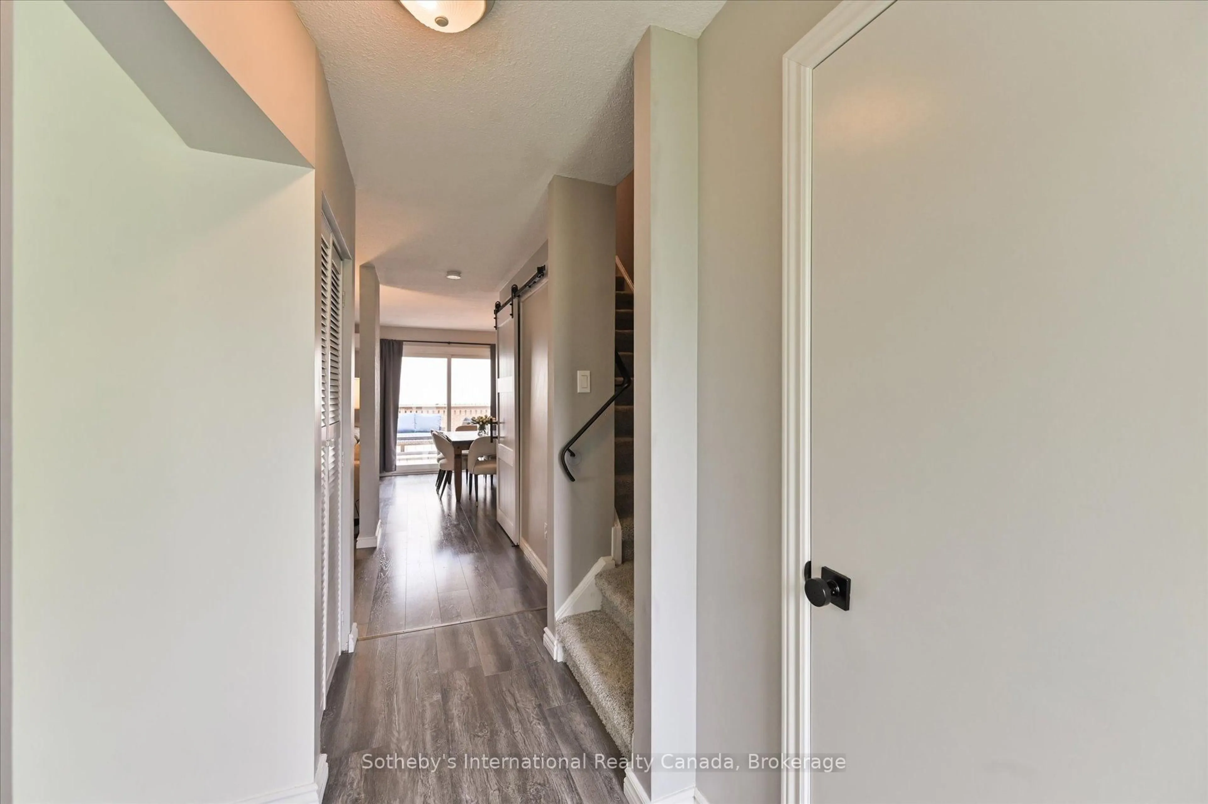 Indoor entryway for 217 Kingham Rd, Halton Hills Ontario L7J 2T3