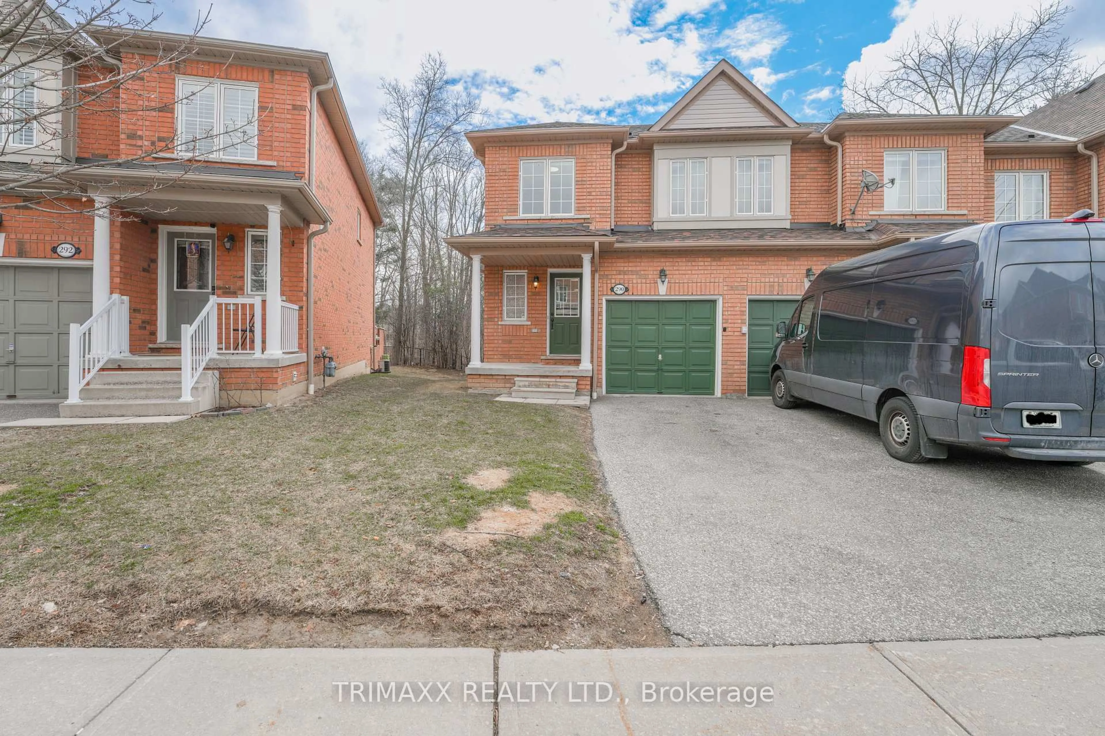 A pic from outside/outdoor area/front of a property/back of a property/a pic from drone, street for 7360 Zinnia Pl #290, Mississauga Ontario L5W 2A2