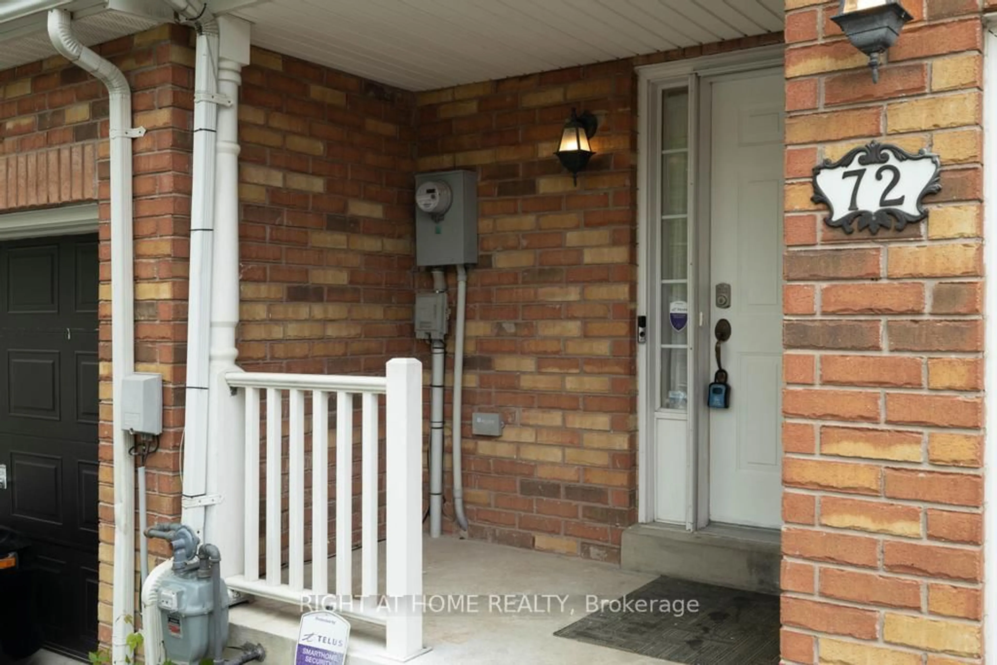 Indoor entryway for 72 Mare Cres, Toronto Ontario M9W 7E5