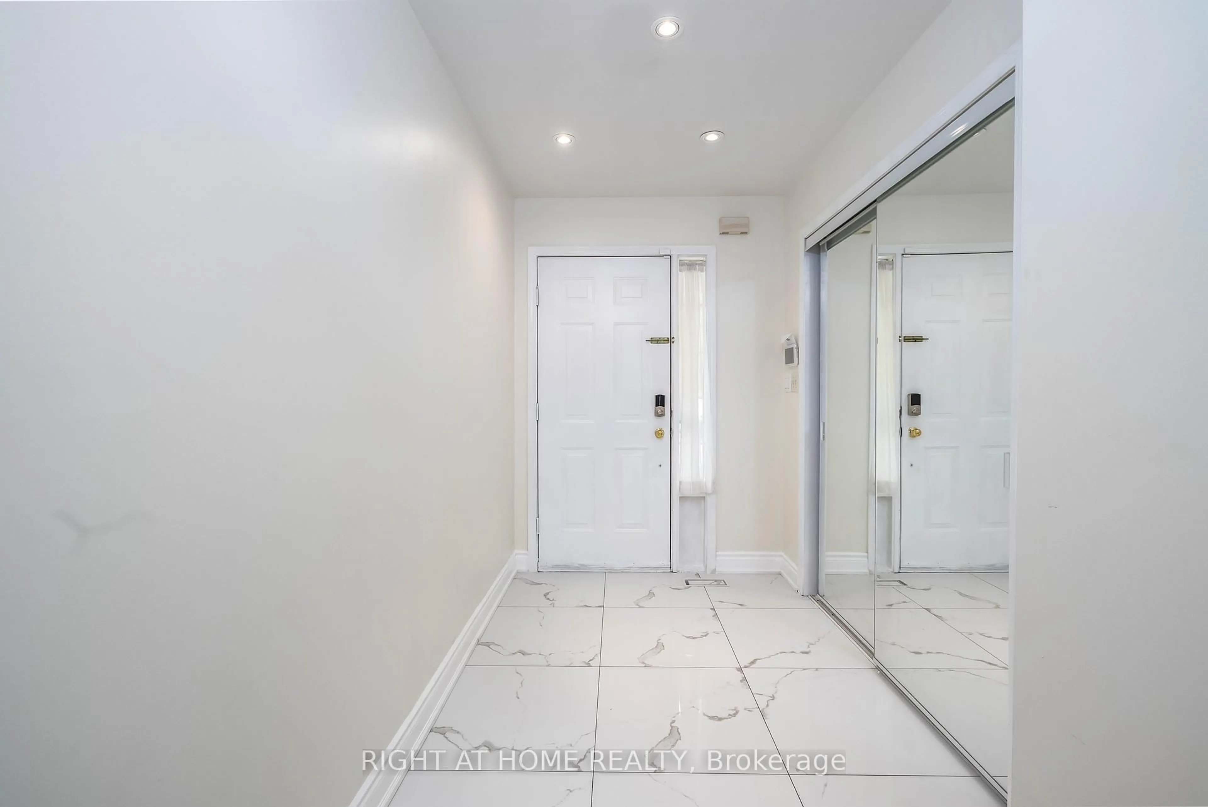 Indoor foyer for 72 Mare Cres, Toronto Ontario M9W 7E5