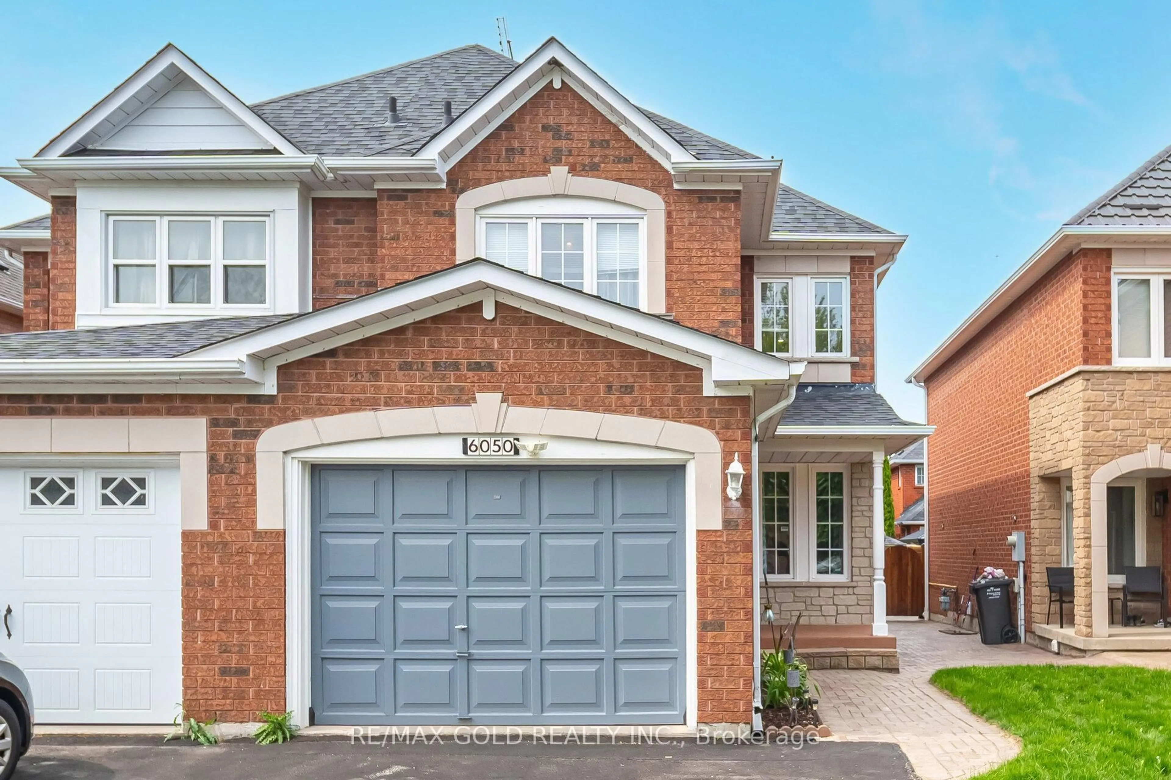 Home with brick exterior material, street for 6050 Castlegrove Crt, Mississauga Ontario L5N 7A7