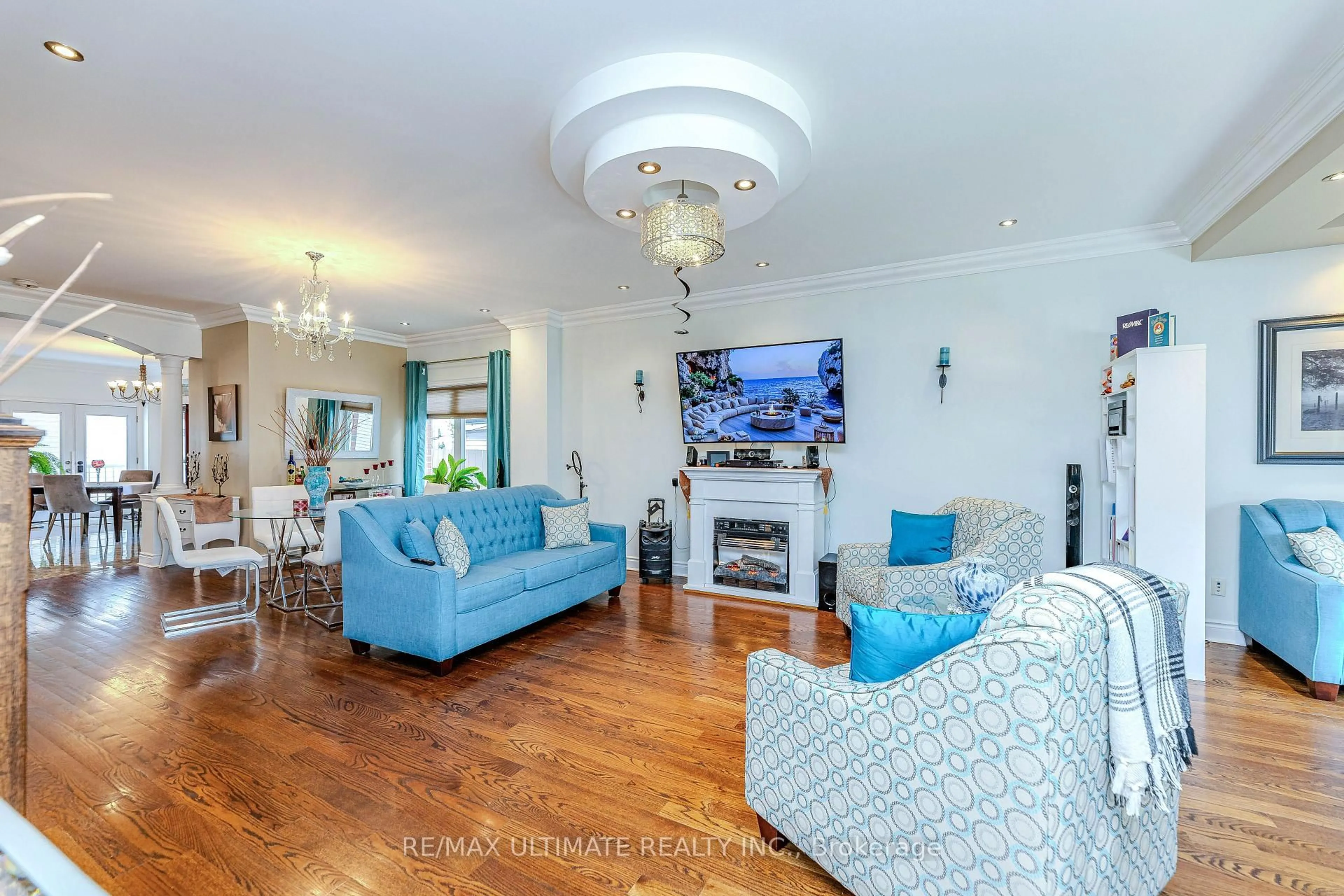 Living room with furniture, unknown for 134 Brownville Ave, Toronto Ontario M6N 4L4
