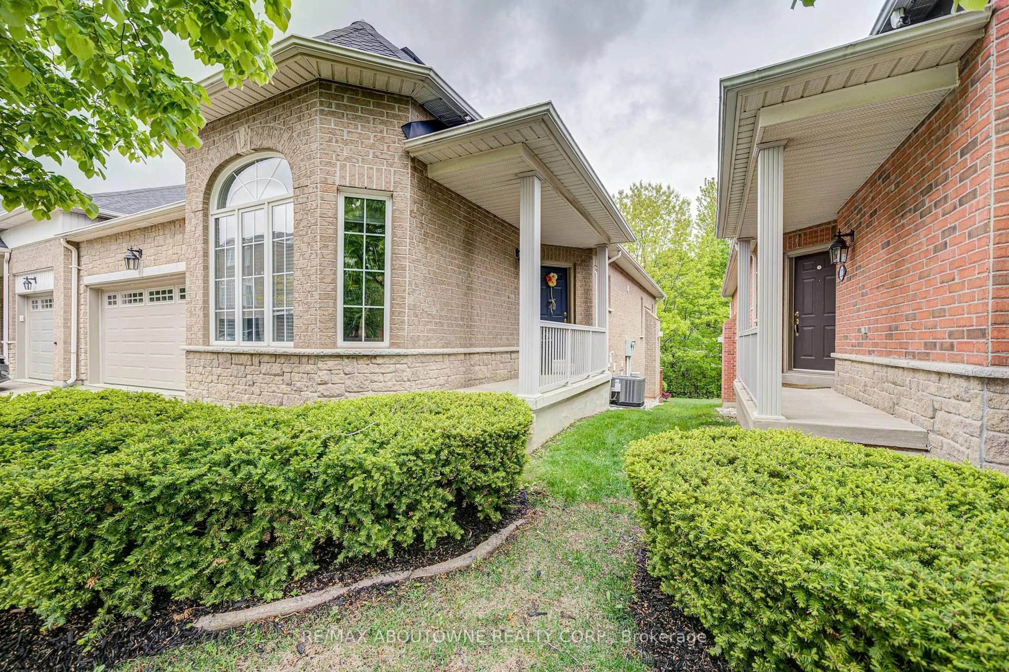 Home with brick exterior material, street for 1169 Dorval Dr #21, Oakville Ontario L6M 4V7