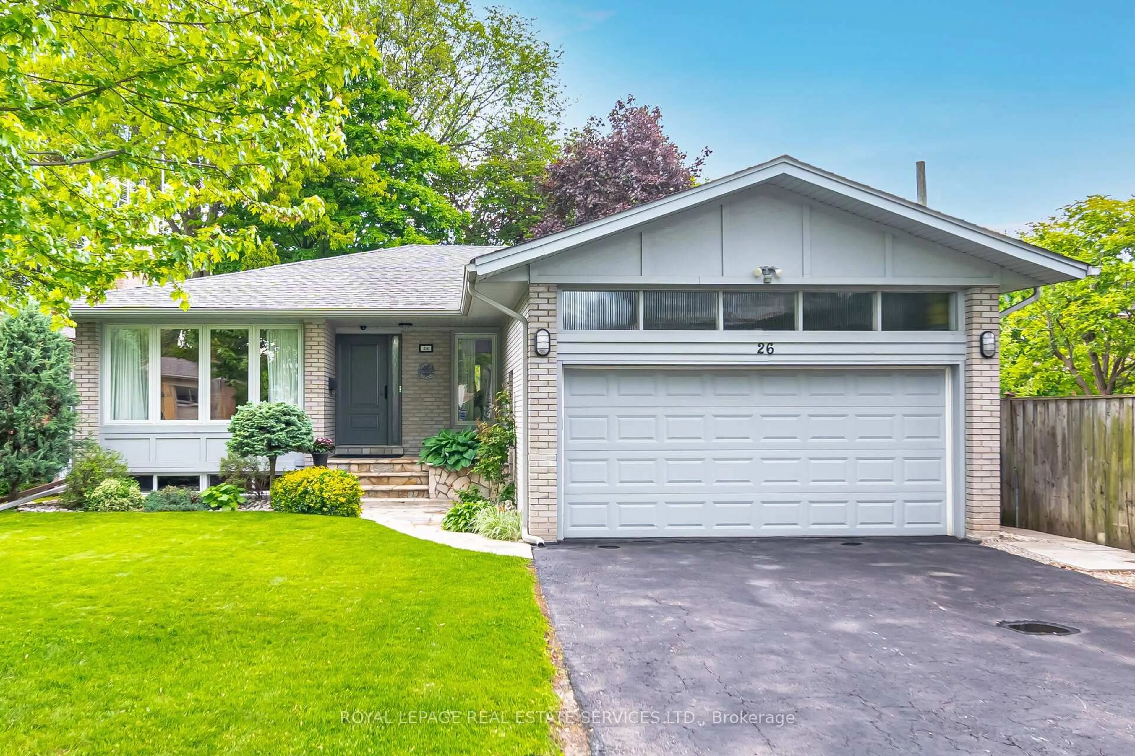 Home with vinyl exterior material, street for 26 Alanmeade Cres, Toronto Ontario M9B 2H3