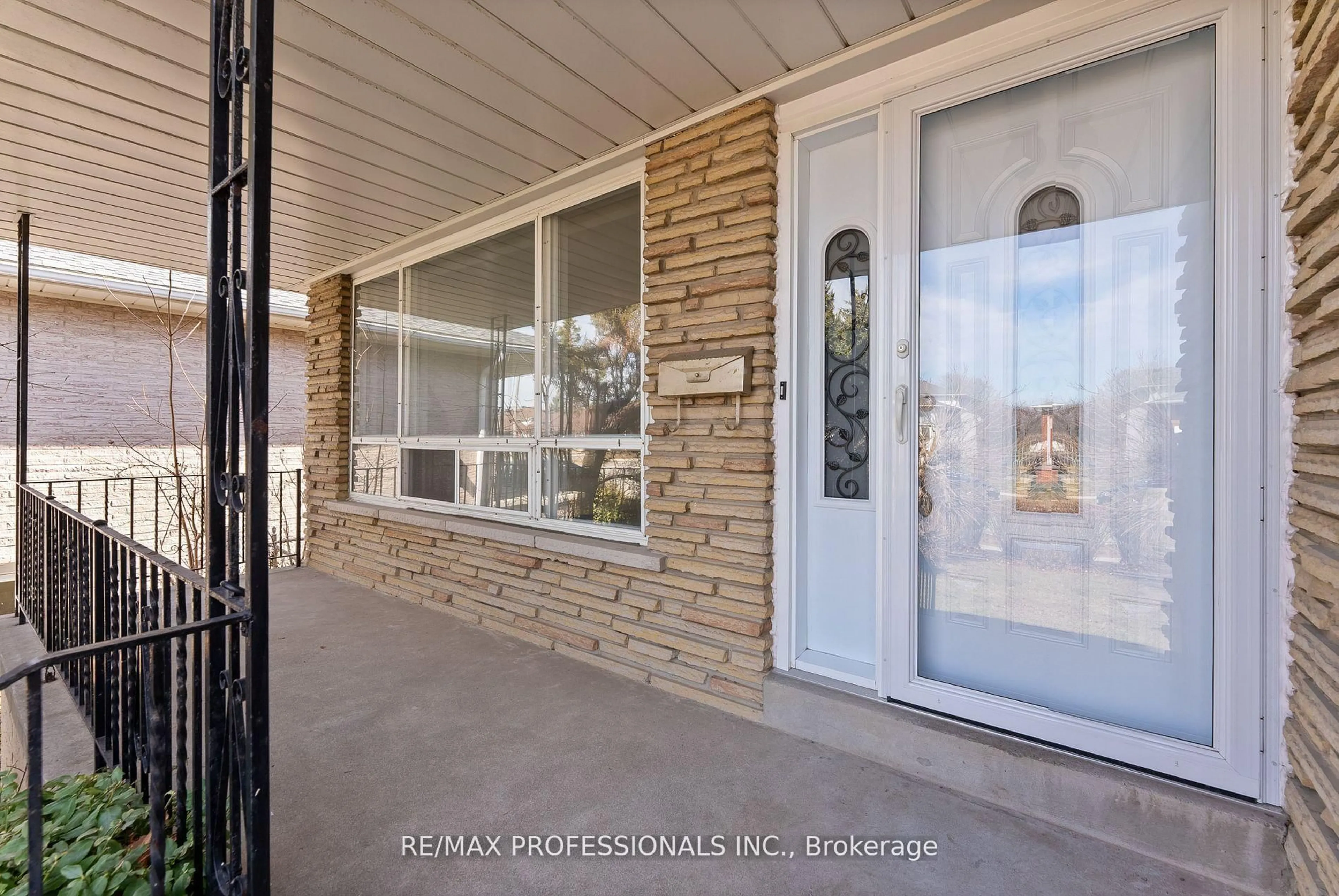 Indoor entryway for 3559 Haven Glenn N/A, Mississauga Ontario L4X 1X6