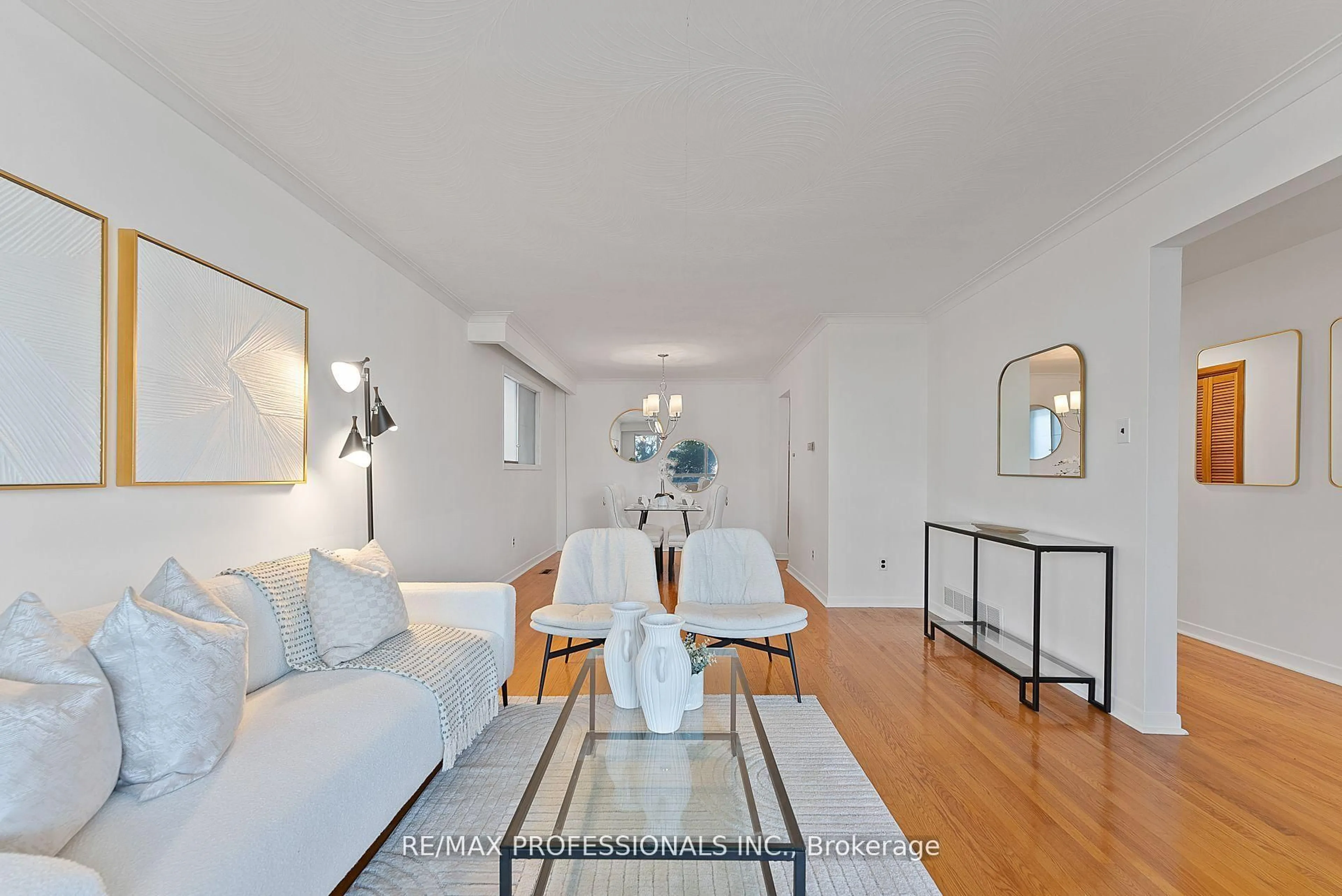 Living room with furniture, unknown for 3559 Haven Glenn N/A, Mississauga Ontario L4X 1X6