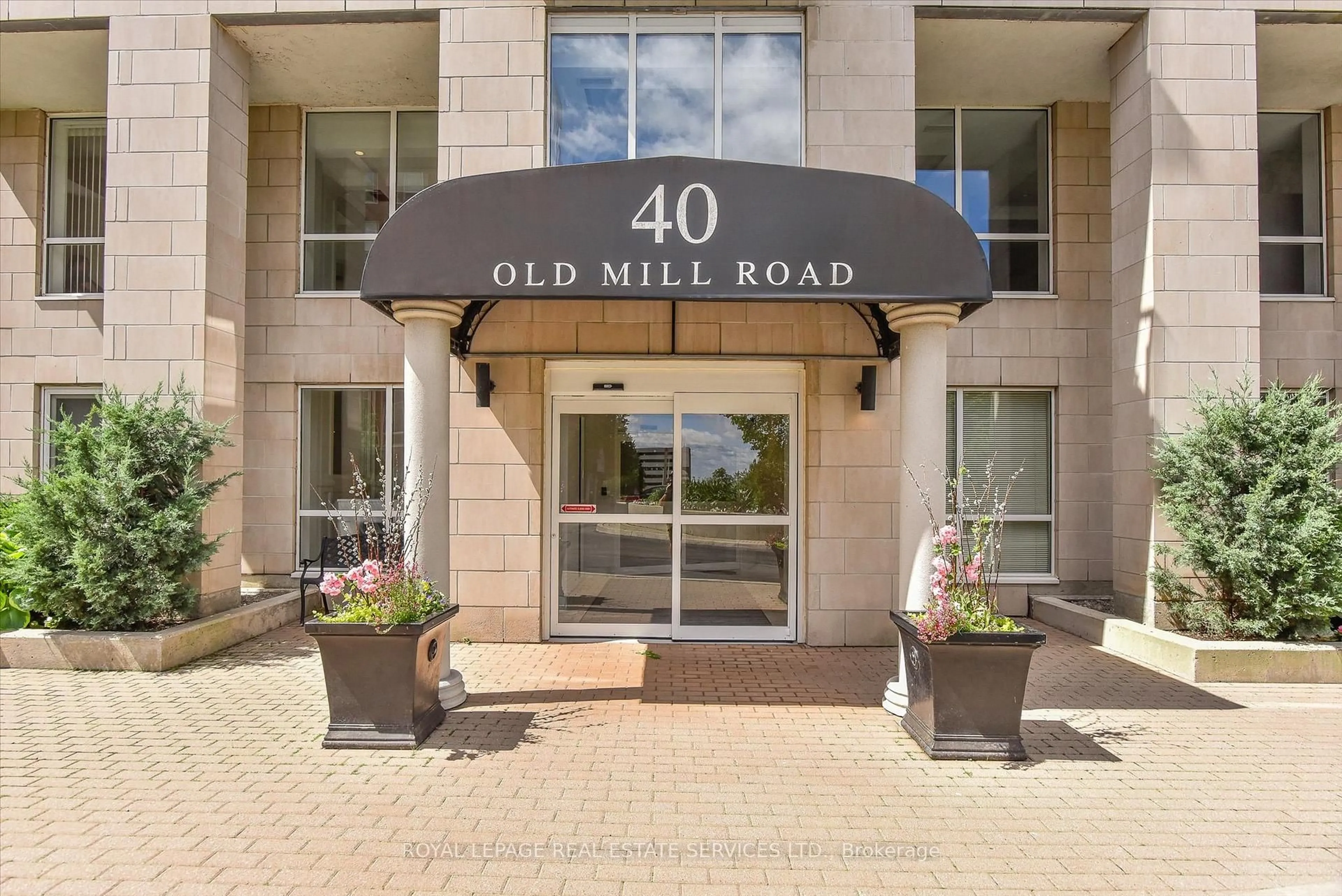 Lobby for 40 Old Mill Rd #LPH1, Oakville Ontario L6J 7W2