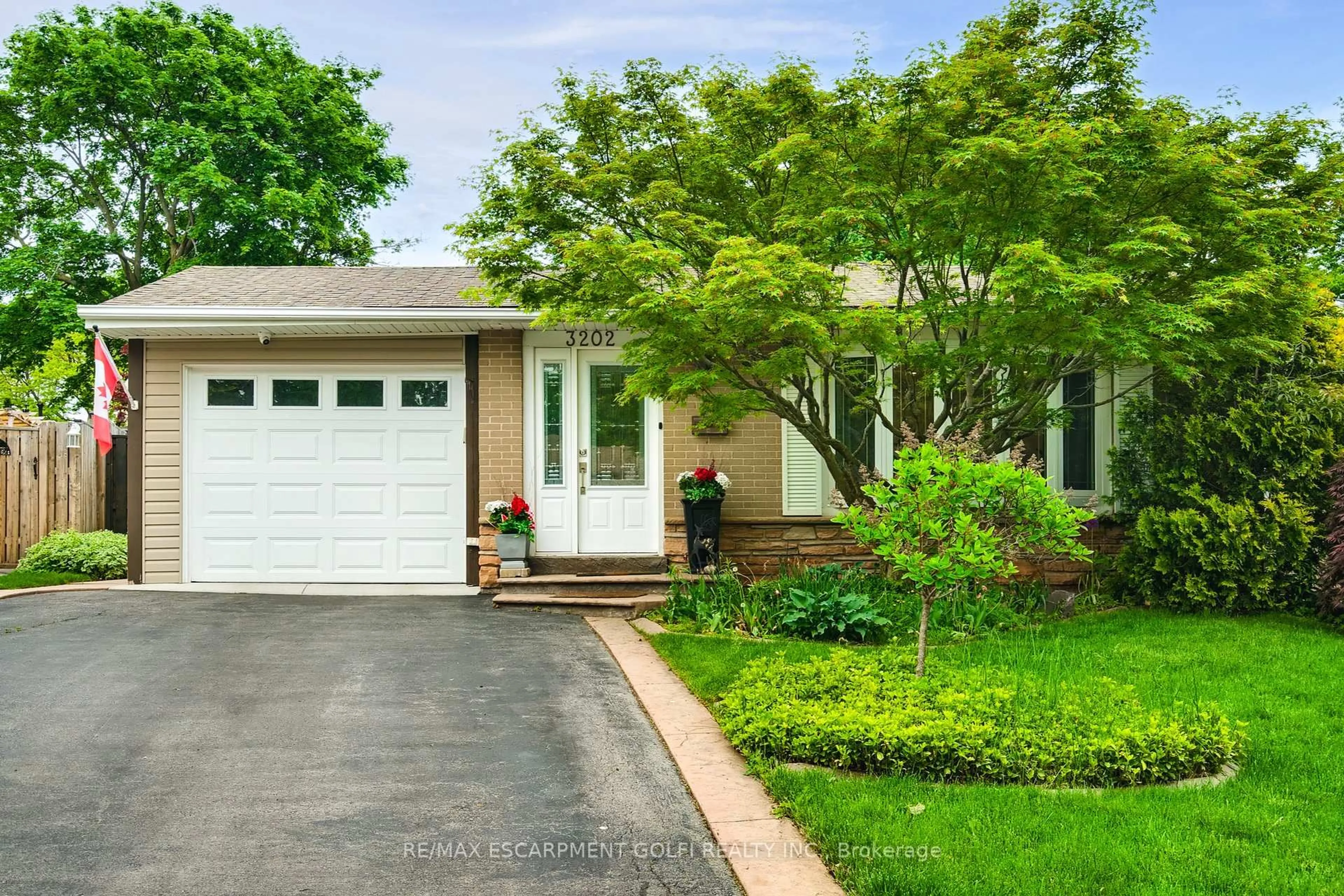 Home with brick exterior material, street for 3202 Centennial Dr, Burlington Ontario L7M 1C2